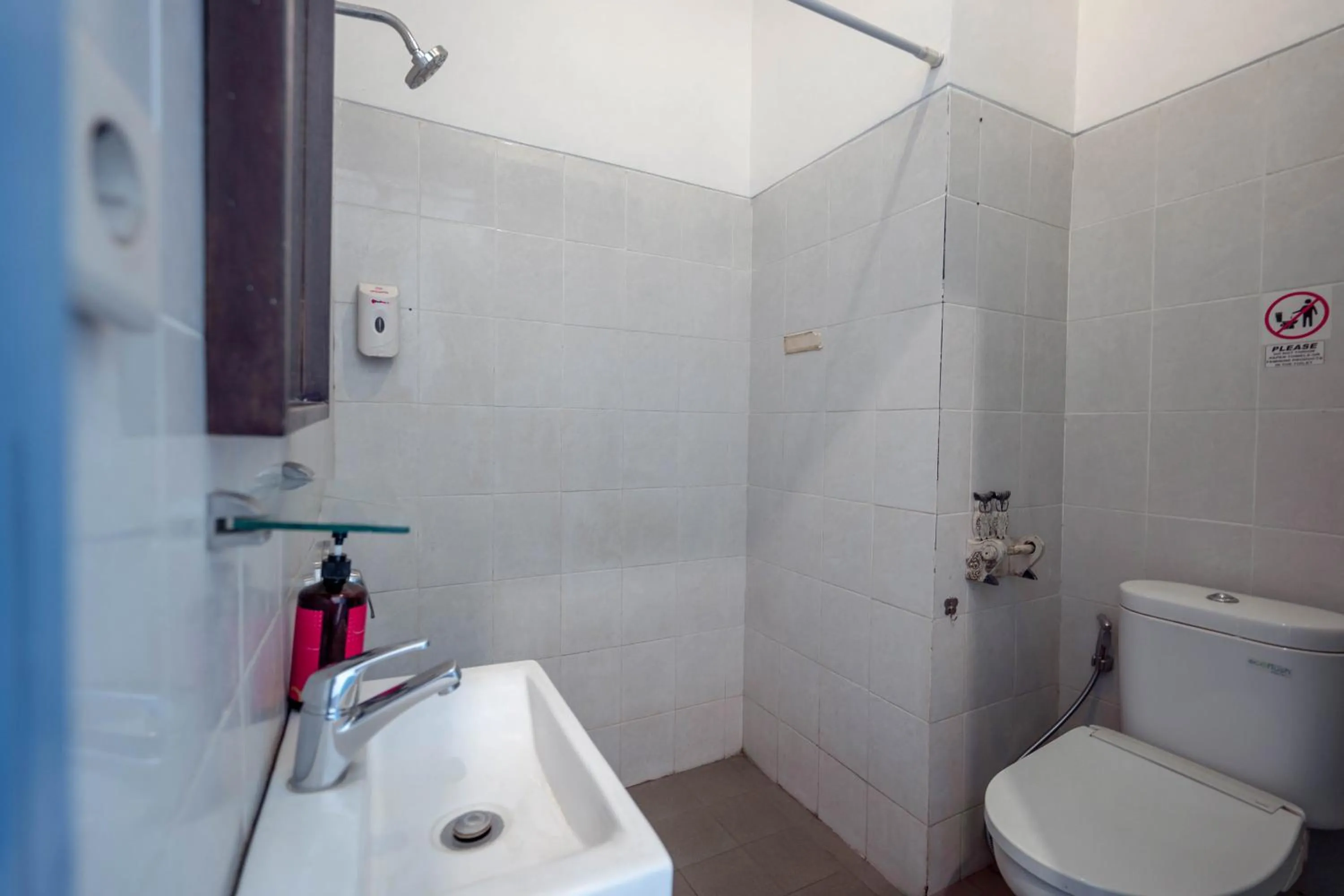 Bathroom in RedDoorz near Pantai Sanur Bali