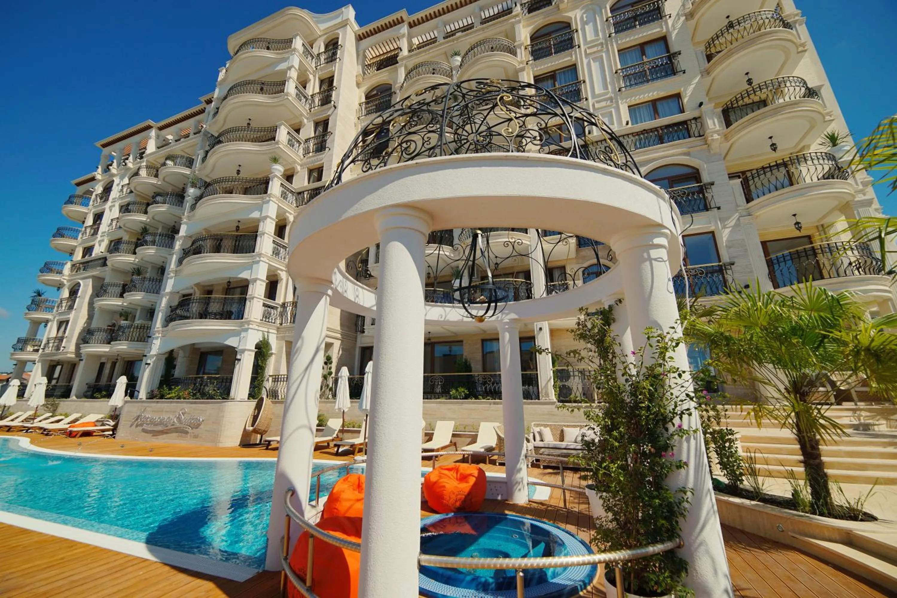 Patio in Harmony Suites Saint Vlas