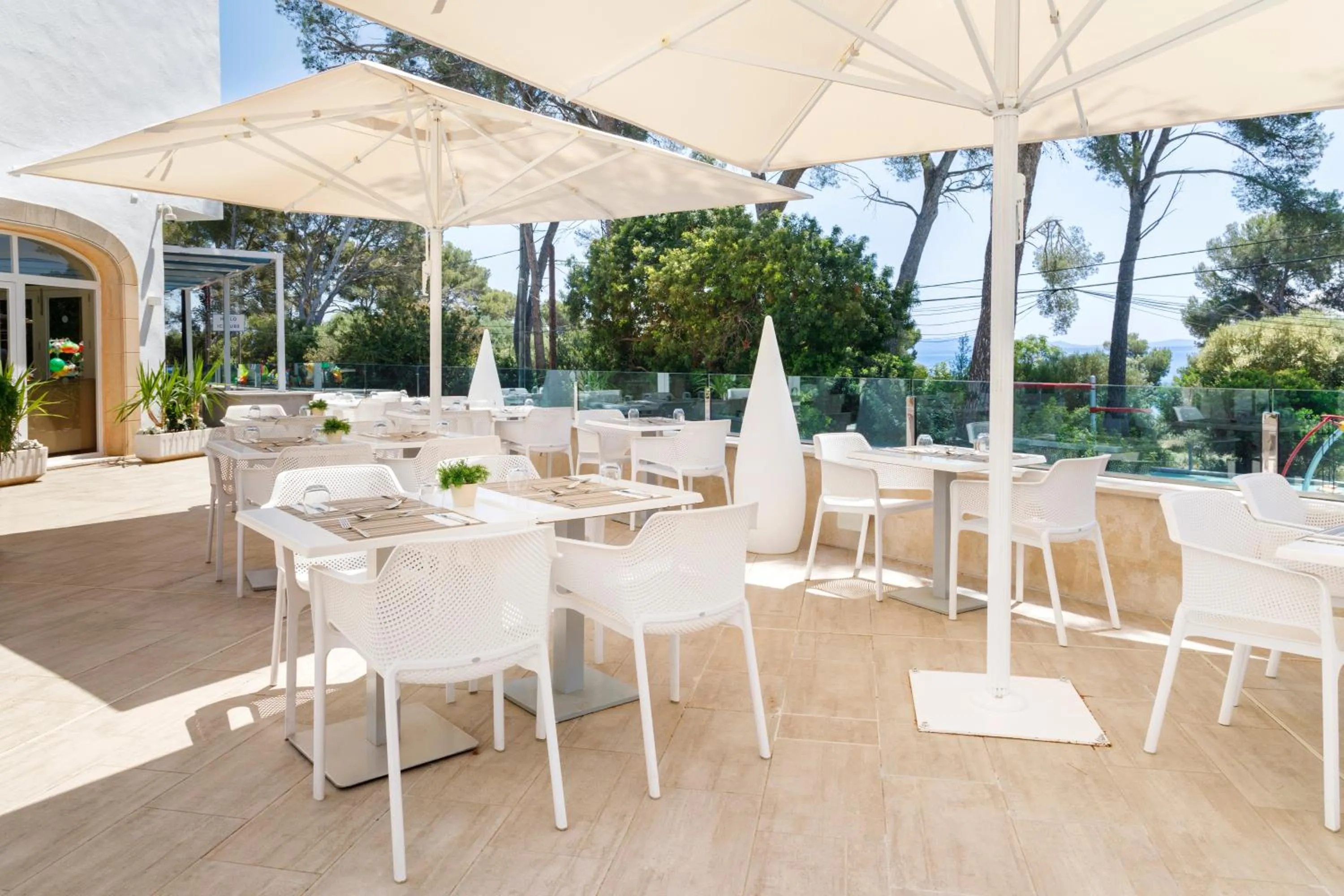 Restaurant/places to eat in Mar Hotels Alcanada