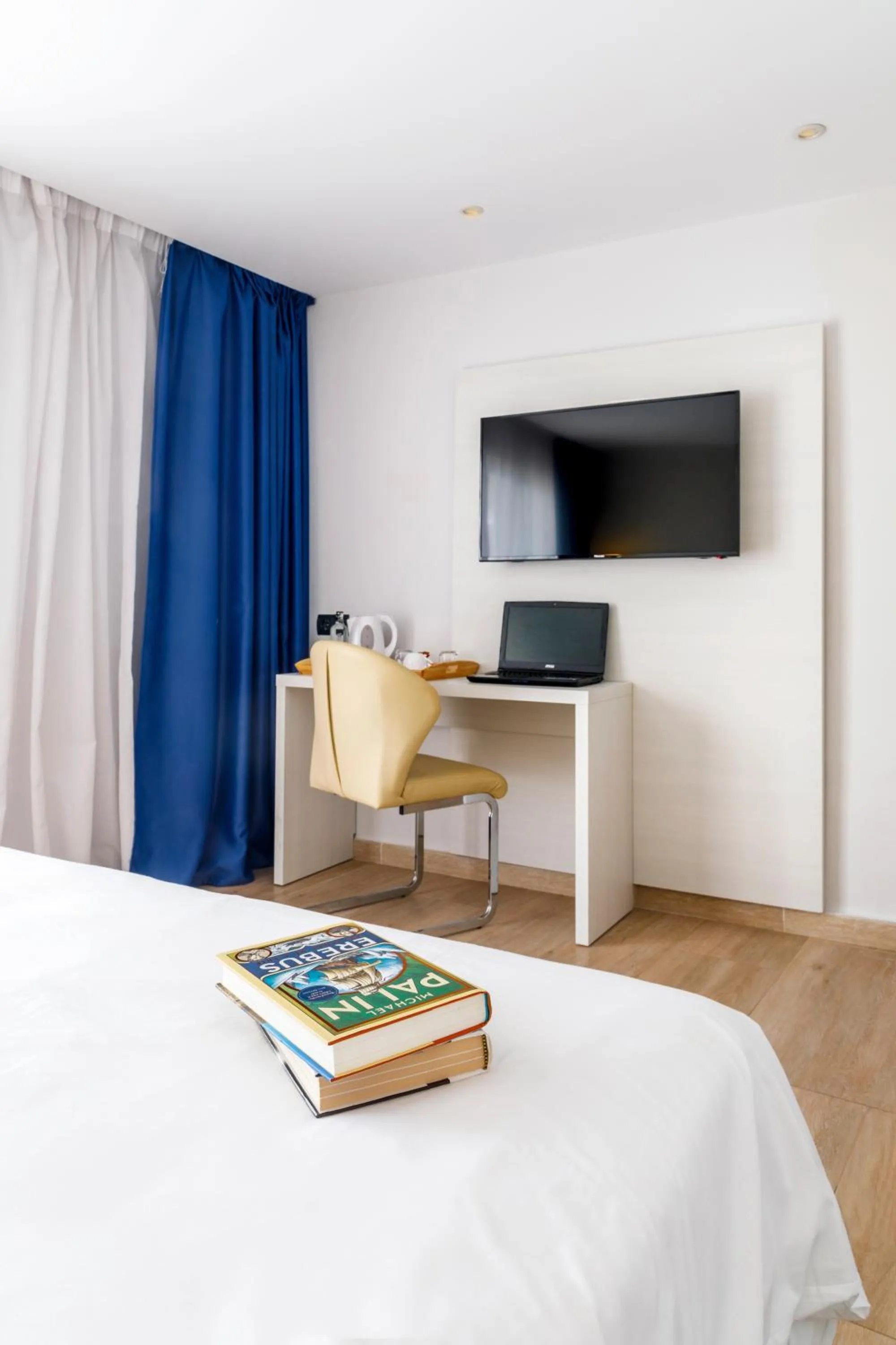 Bed in Mar Hotels Alcanada