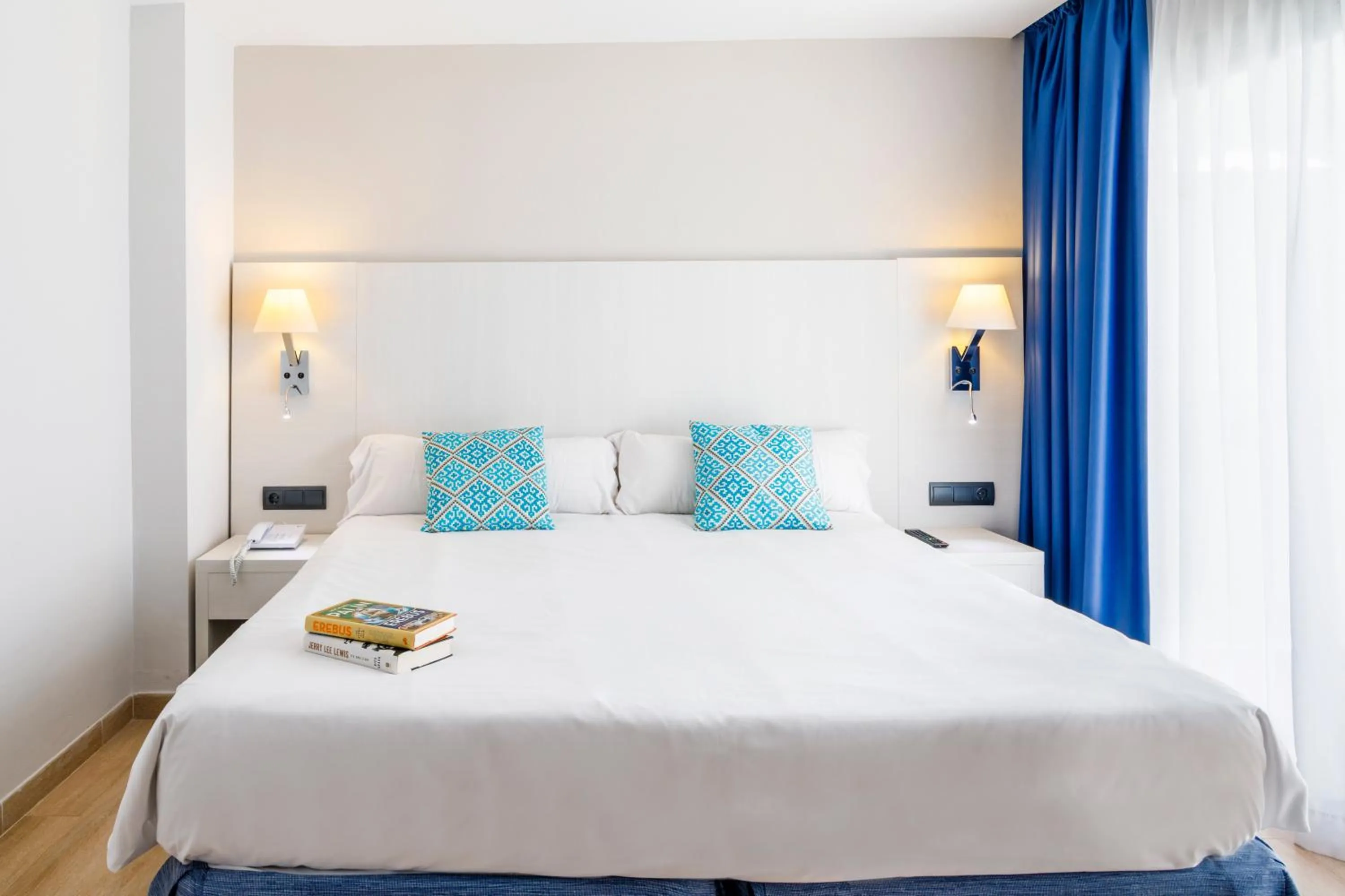 Bedroom, Bed in Alcanada Golf Hotel