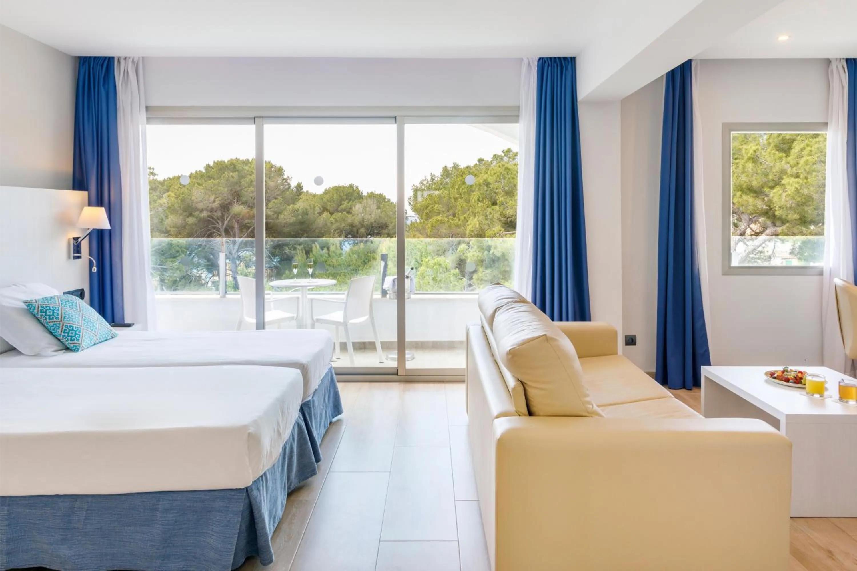 Bedroom, Bed in Alcanada Golf Hotel