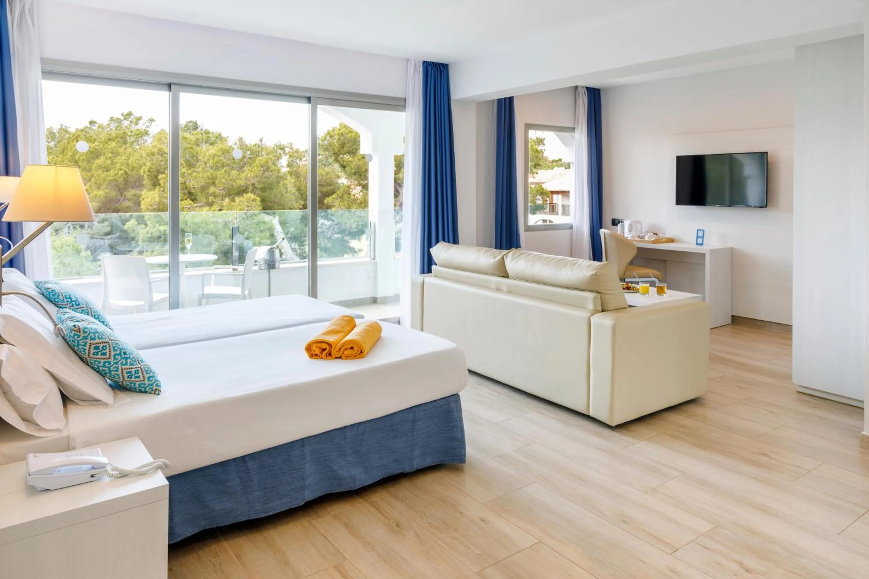 Photo of the whole room in Mar Hotels Alcanada