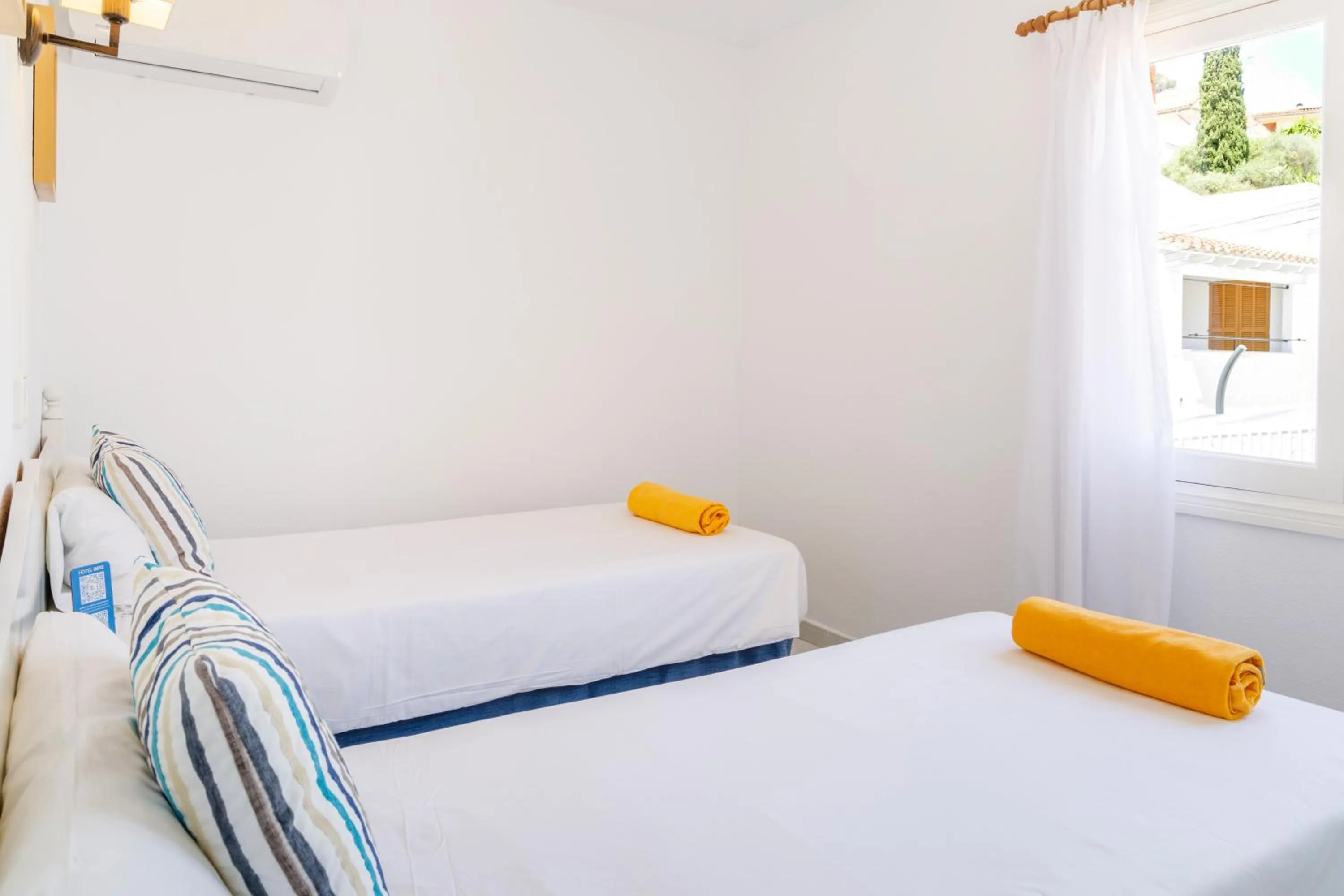 Bed in Mar Hotels Alcanada