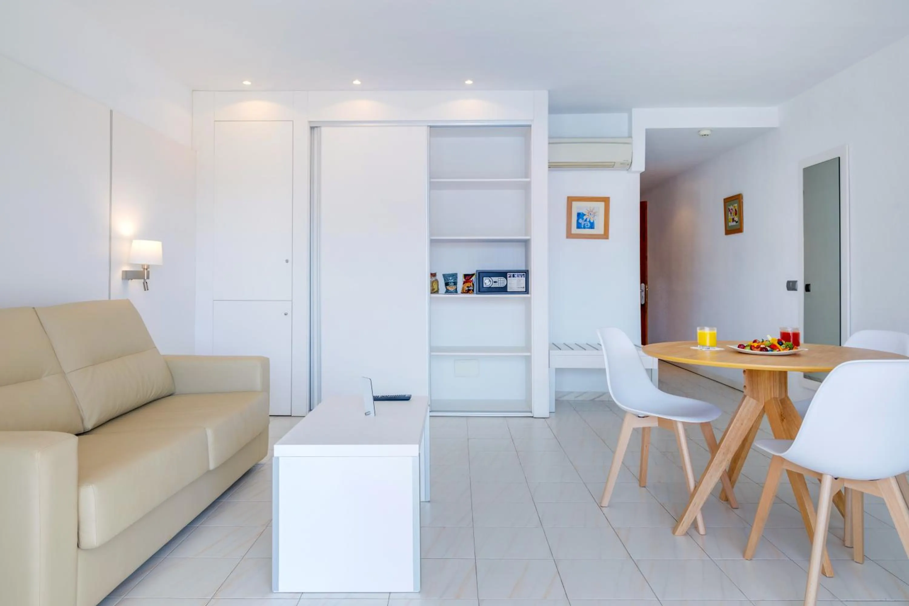 Living room in Mar Hotels Alcanada