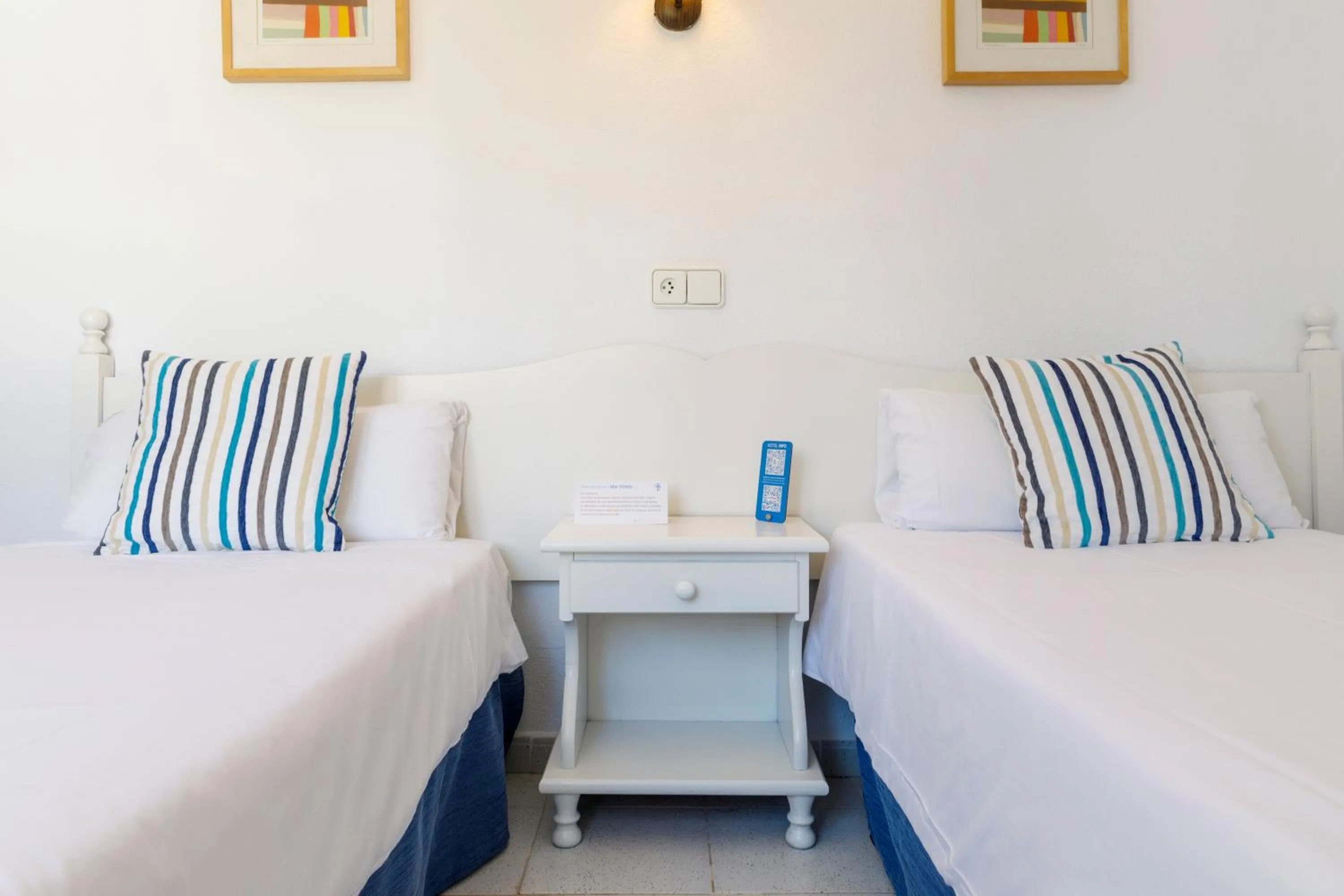 Bed in Mar Hotels Alcanada