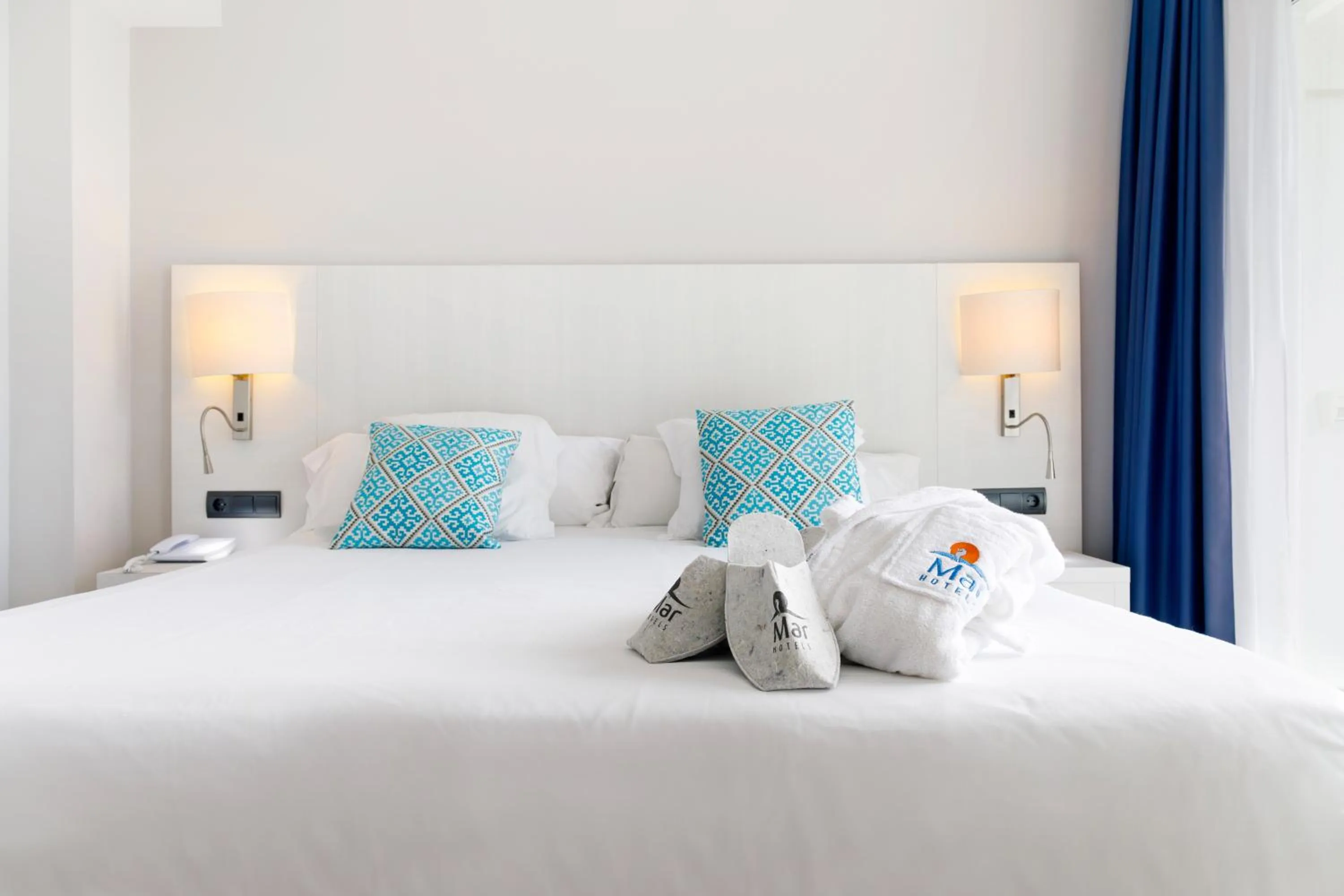 Bed in Mar Hotels Alcanada