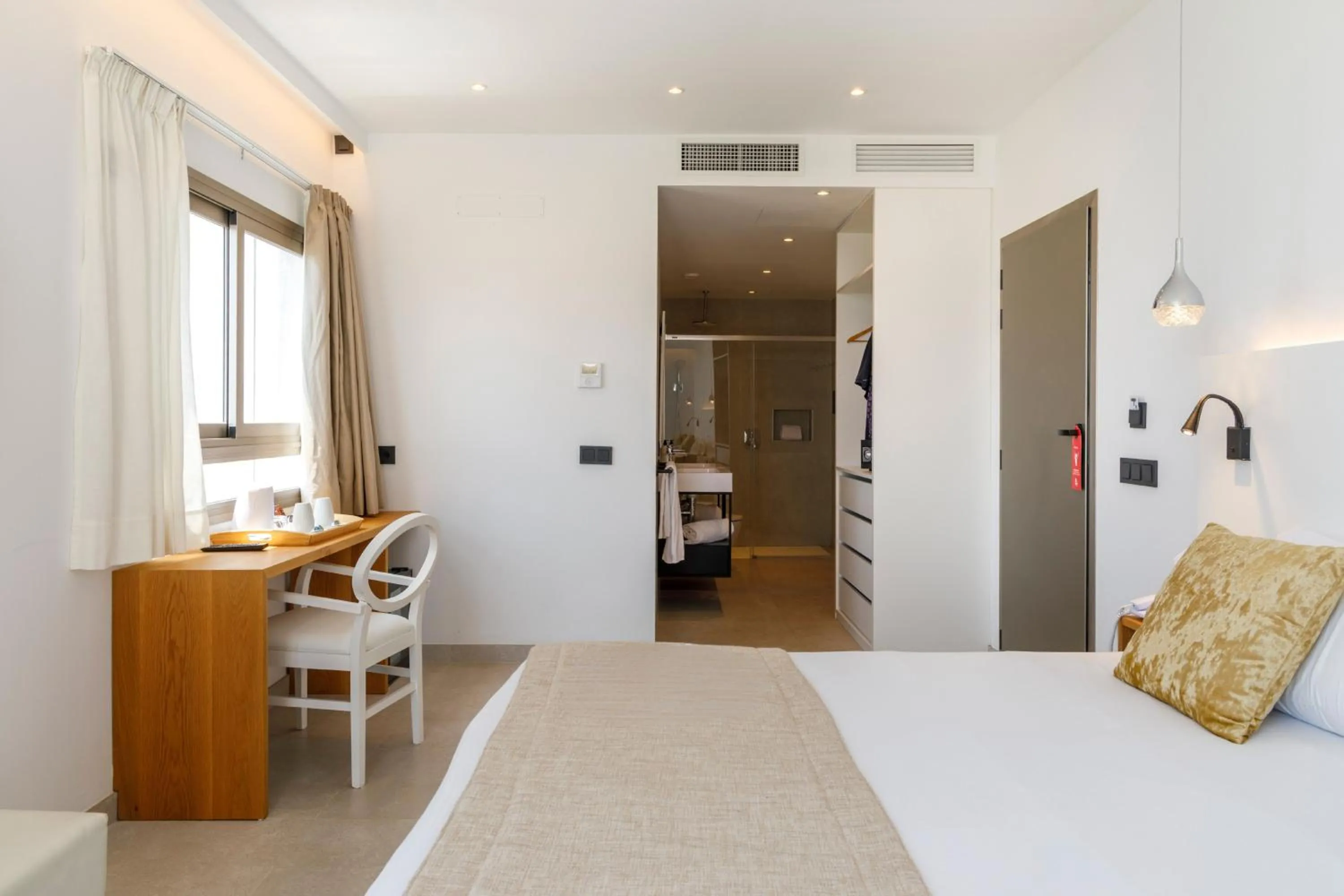 Bedroom, Bed in Alcanada Golf Hotel