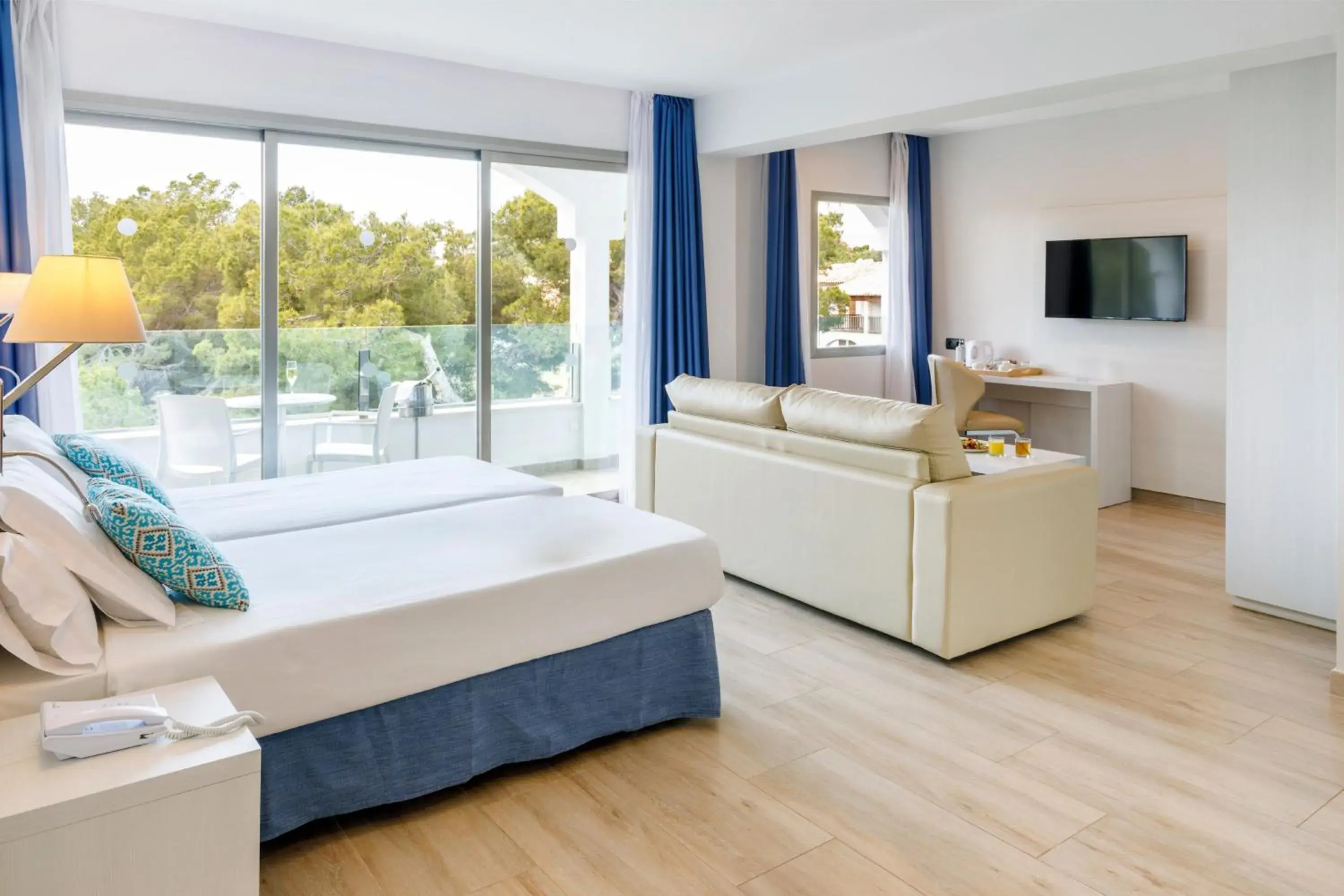 Deluxe Room in Alcanada Golf Hotel Deluxe Room in Alcanada Golf Hotel