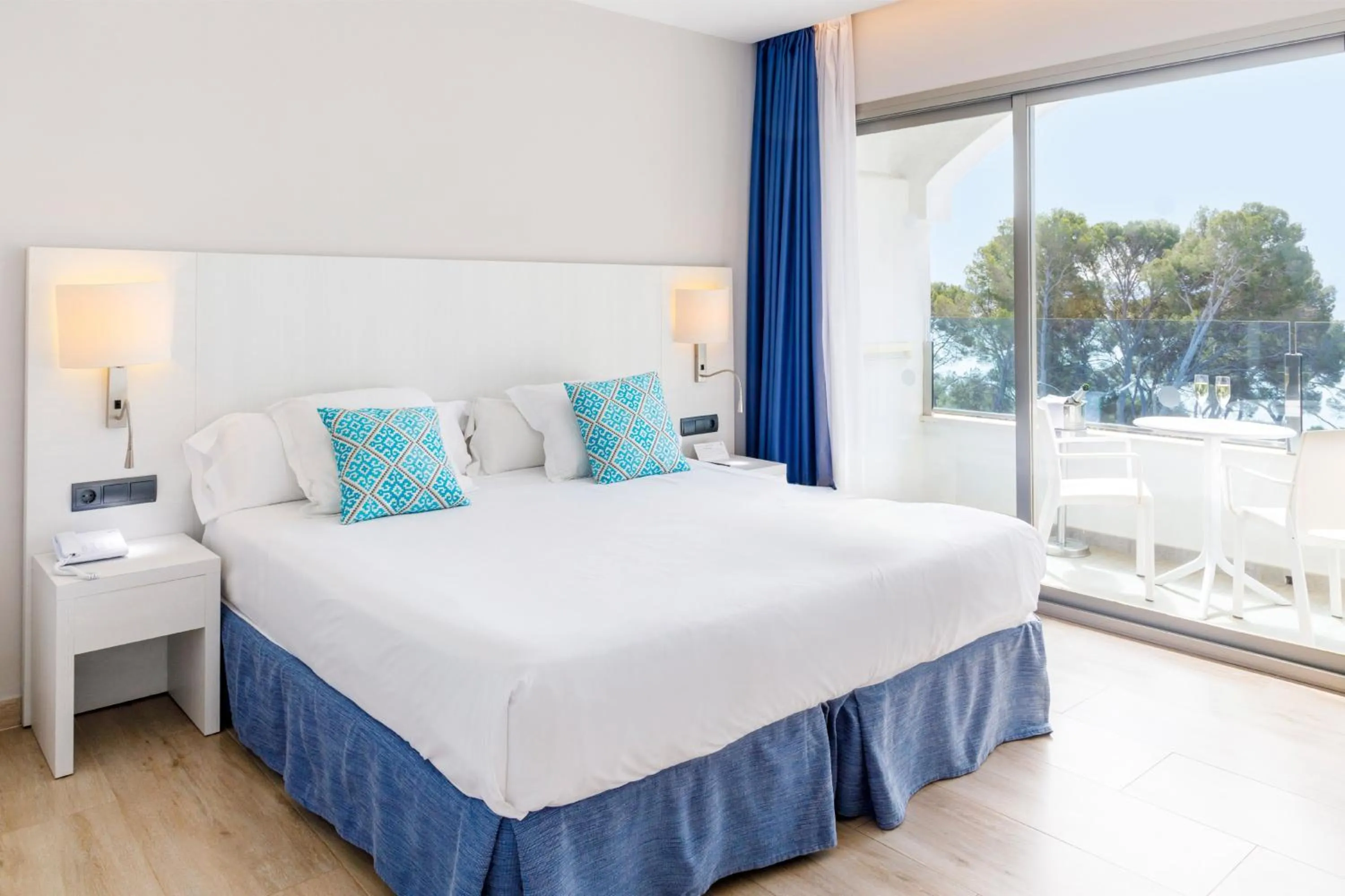 Bedroom, Bed in Alcanada Golf Hotel