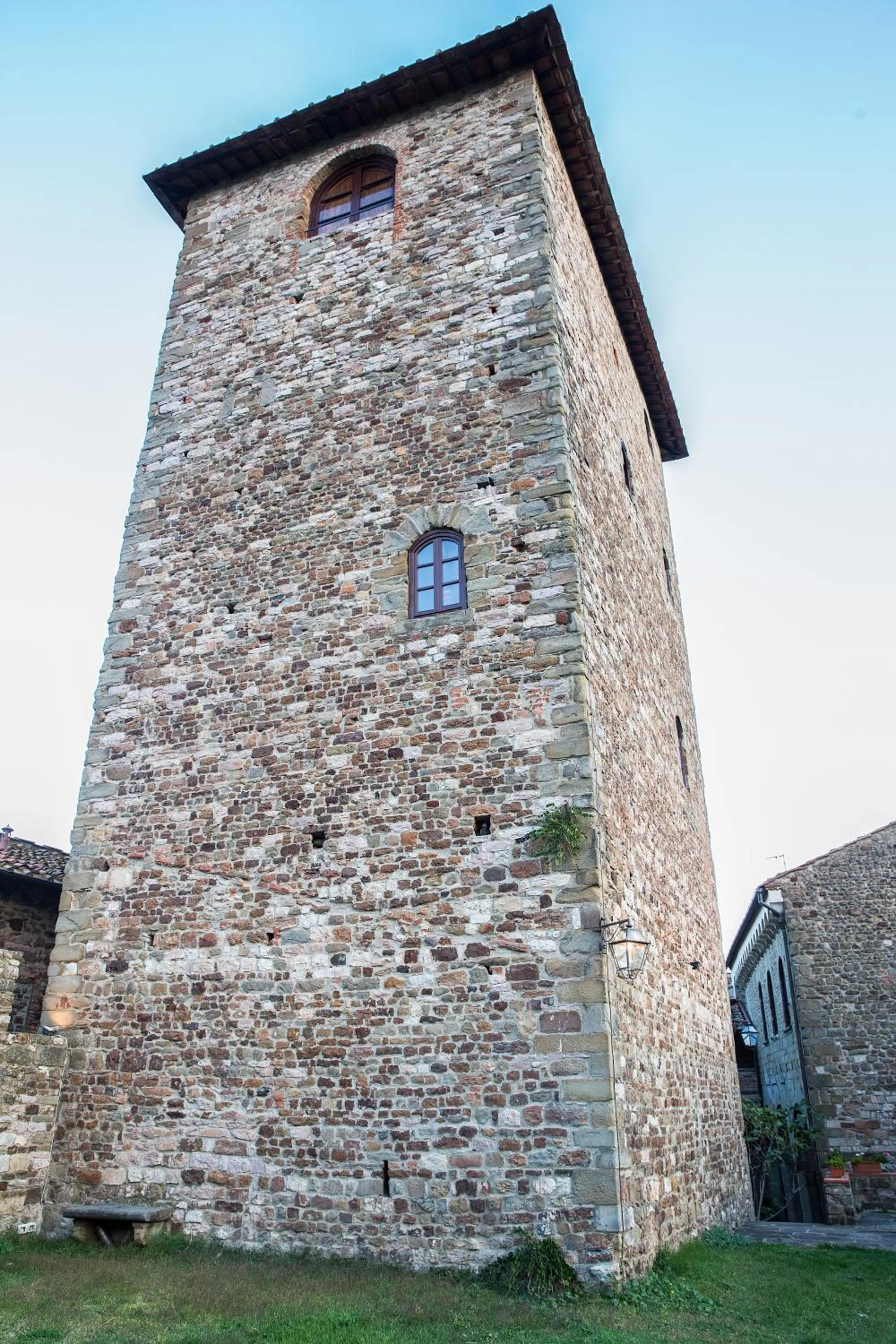 Property building in Castello di Mugnana