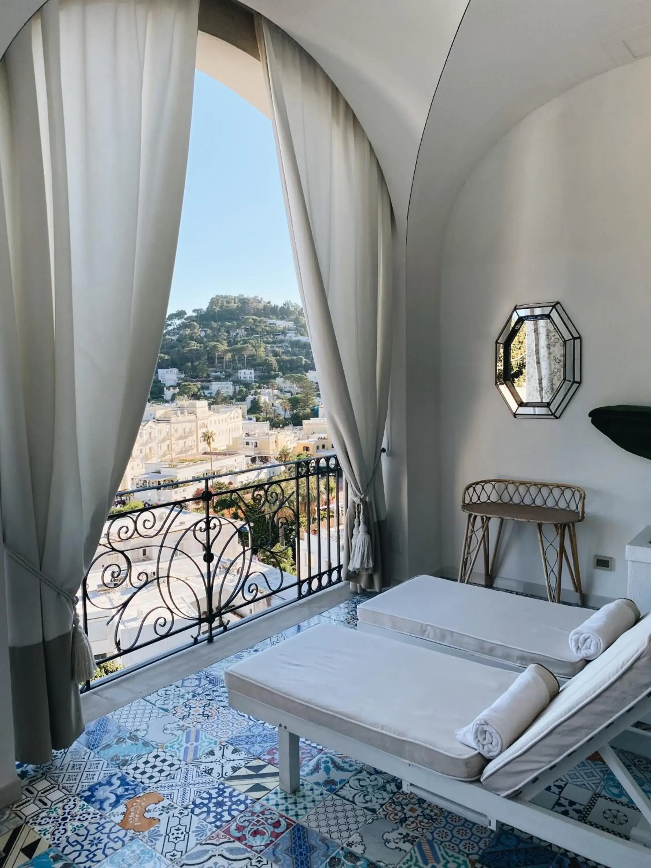 Junior Suite with Terrace in Capri Tiberio Palace - The Leading Hotels of the World Junior Suite with Terrace in Capri Tiberio Palace - The Leading Hotels of the World