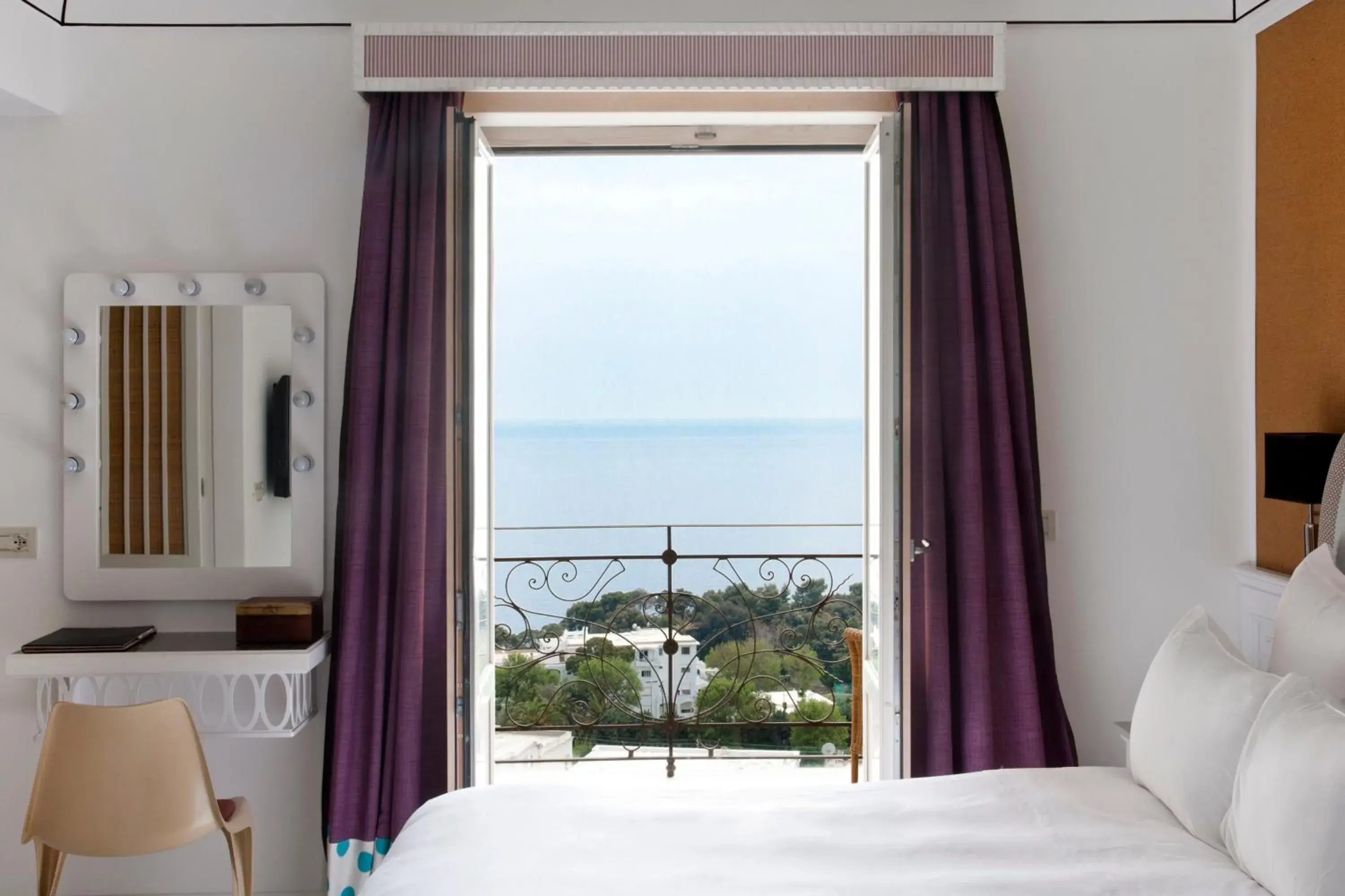 Suite with Sea View in Capri Tiberio Palace - The Leading Hotels of the World Suite with Sea View in Capri Tiberio Palace - The Leading Hotels of the World