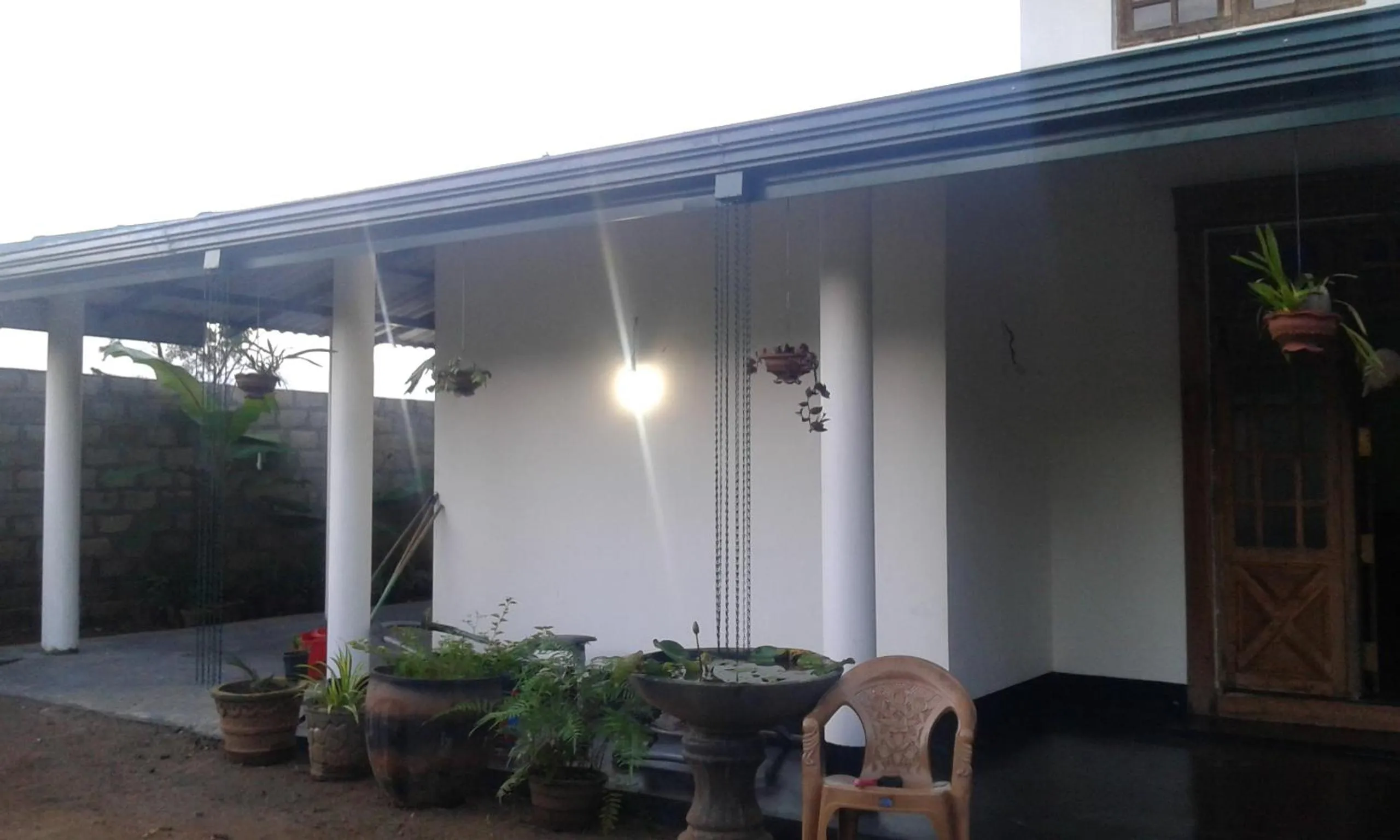 Restaurant/places to eat in White Guest