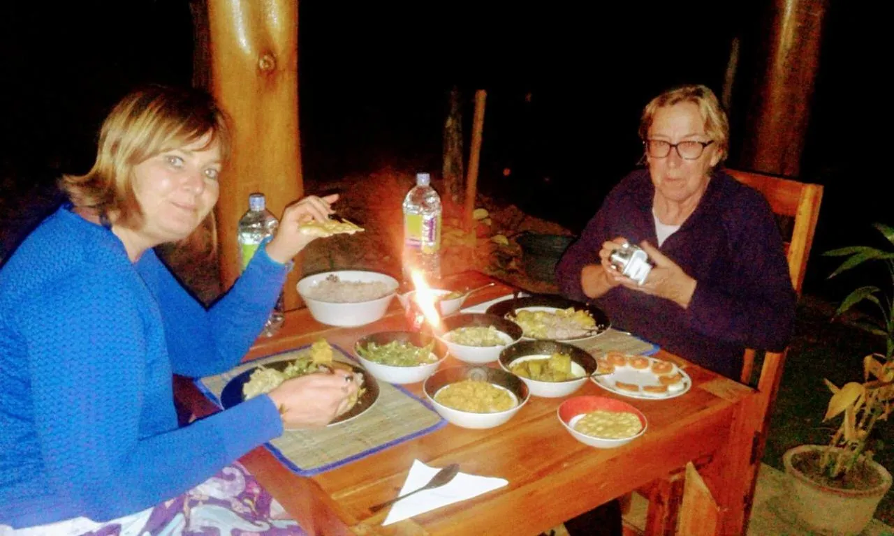 Food and drinks in White Guest