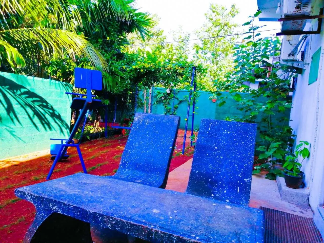 Balcony/Terrace in White Guest