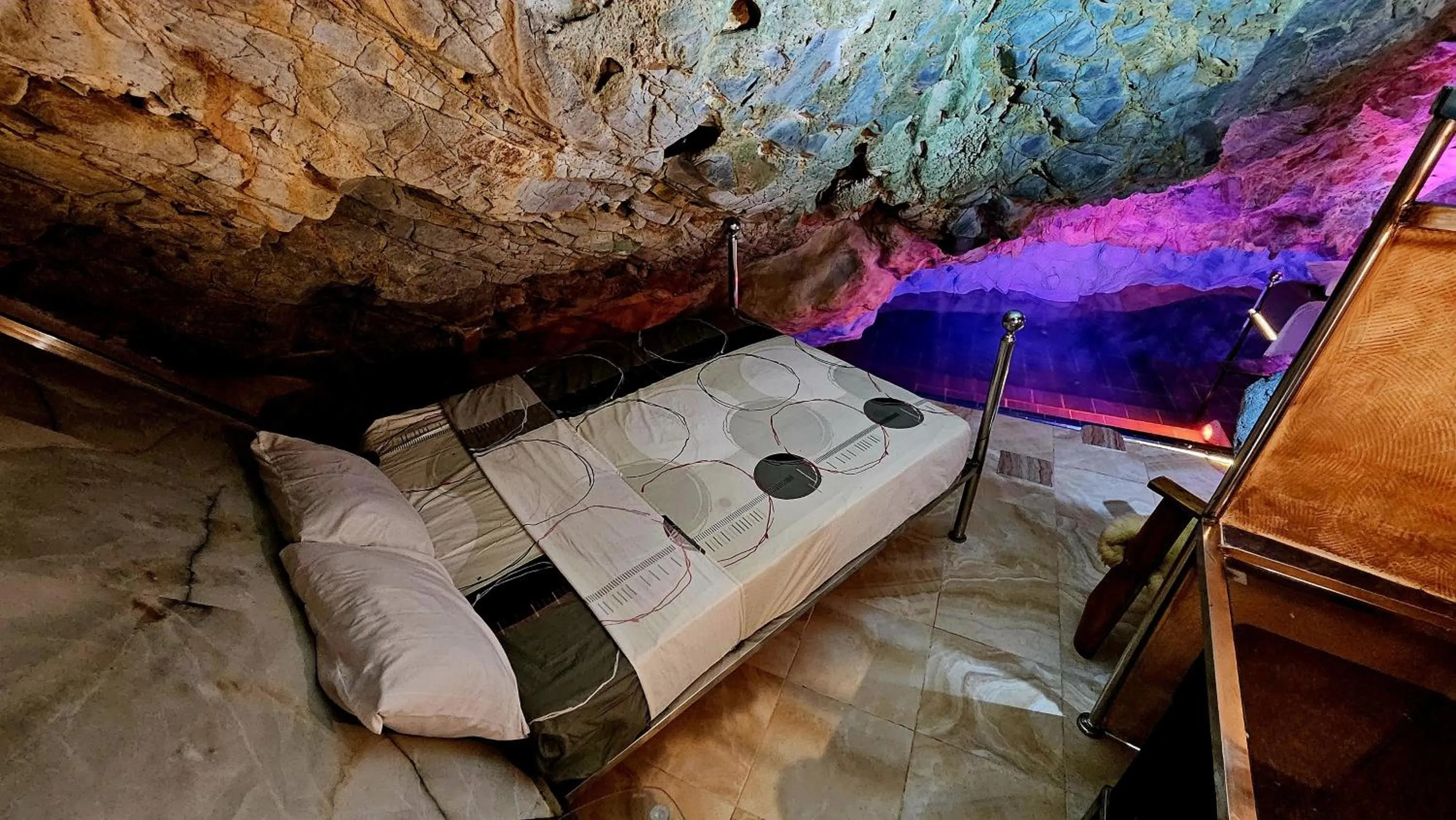 Bed in Sunset Samana