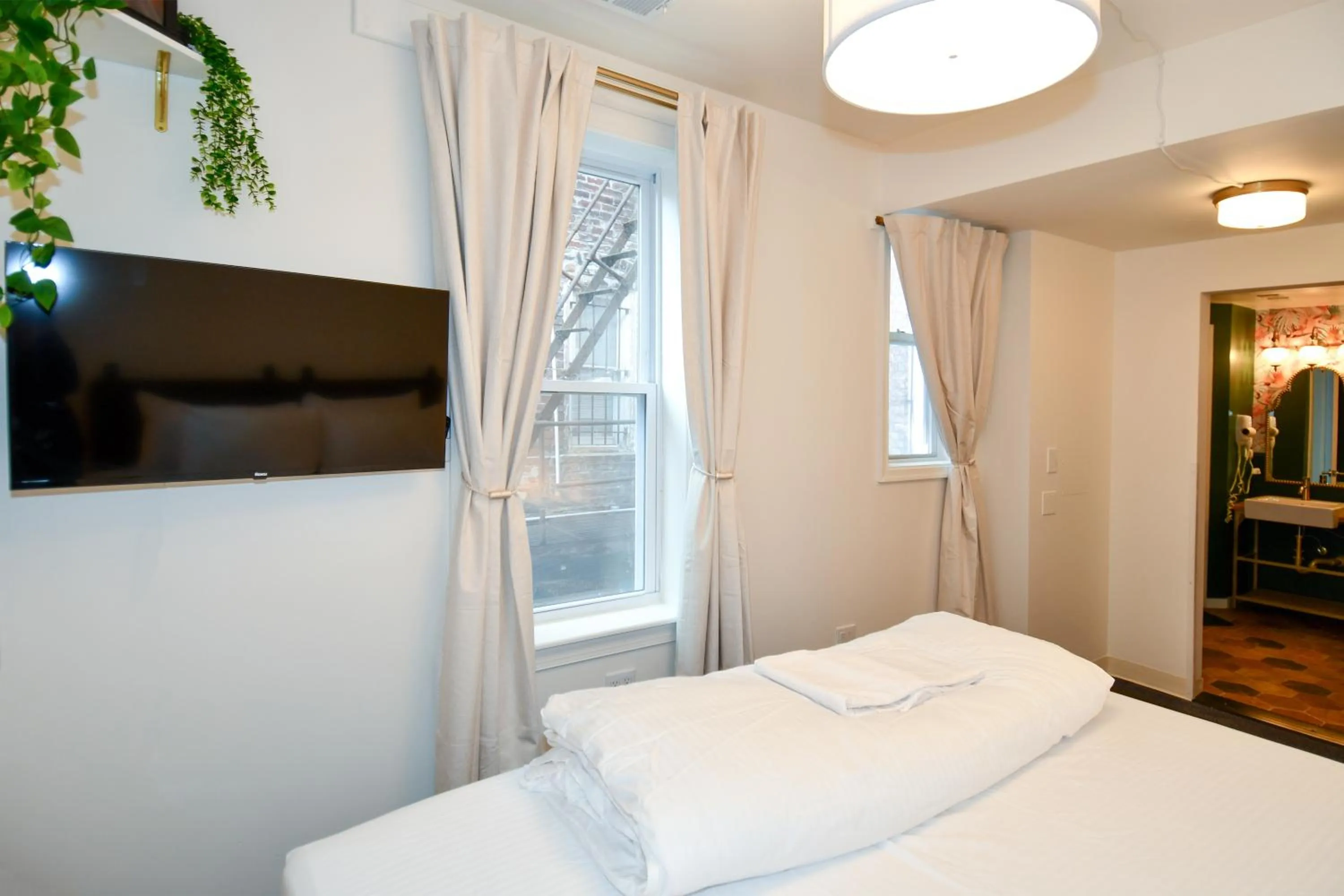 TV and multimedia, Bed in HighRoad Washington DC