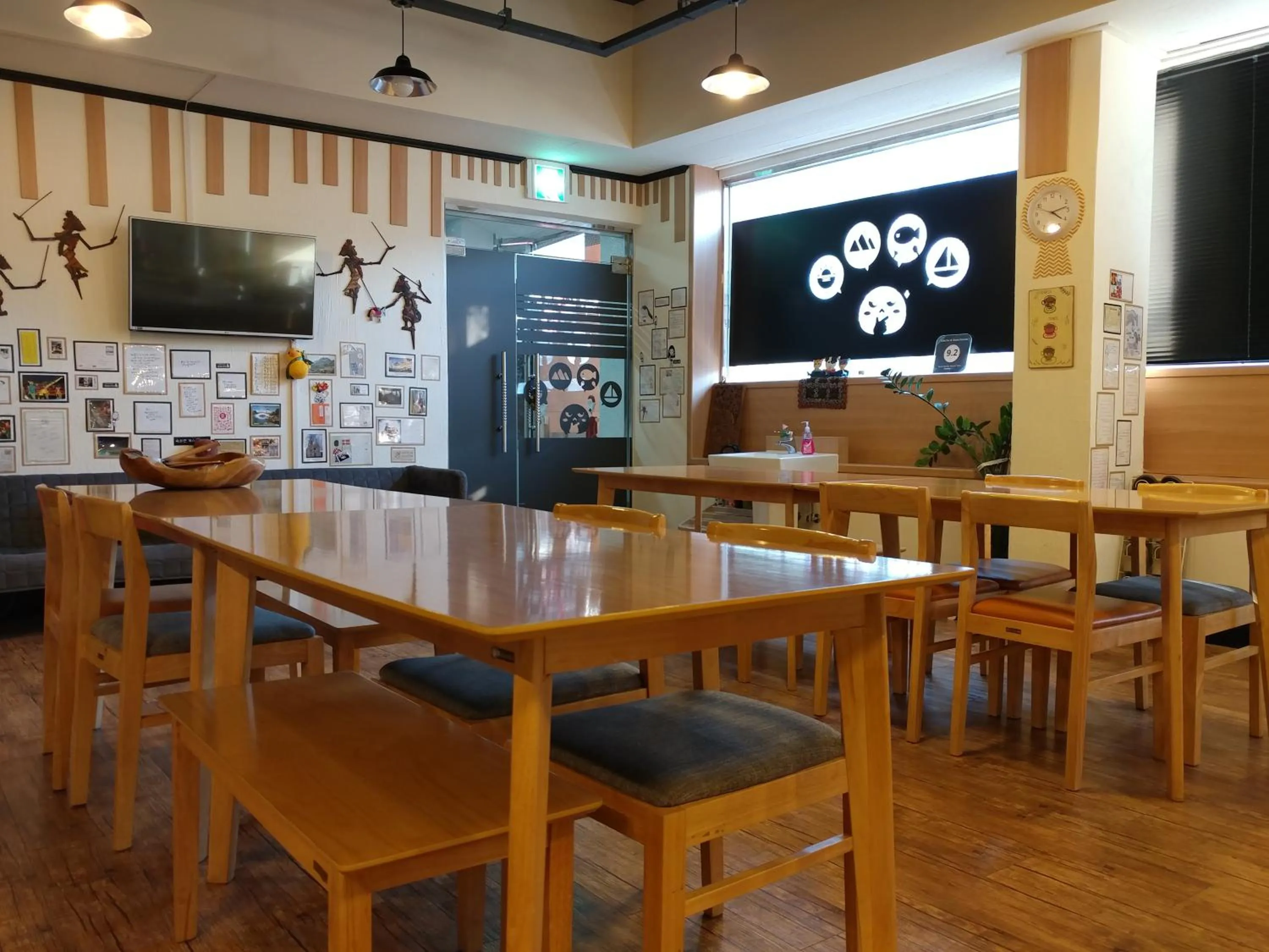 Communal lounge/ TV room in Sokcho & Guesthouse