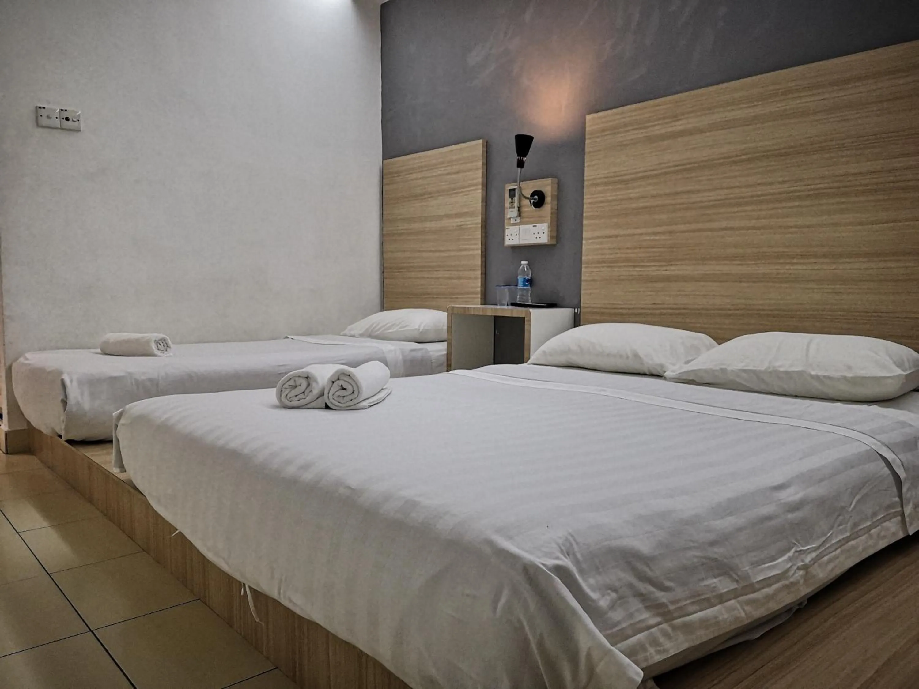 Bed in Dragon Door Hotel