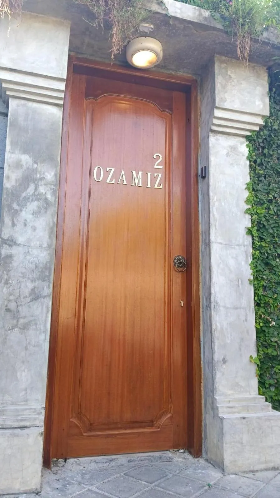 Quiet street view in Villa Ozamiz Seminyak