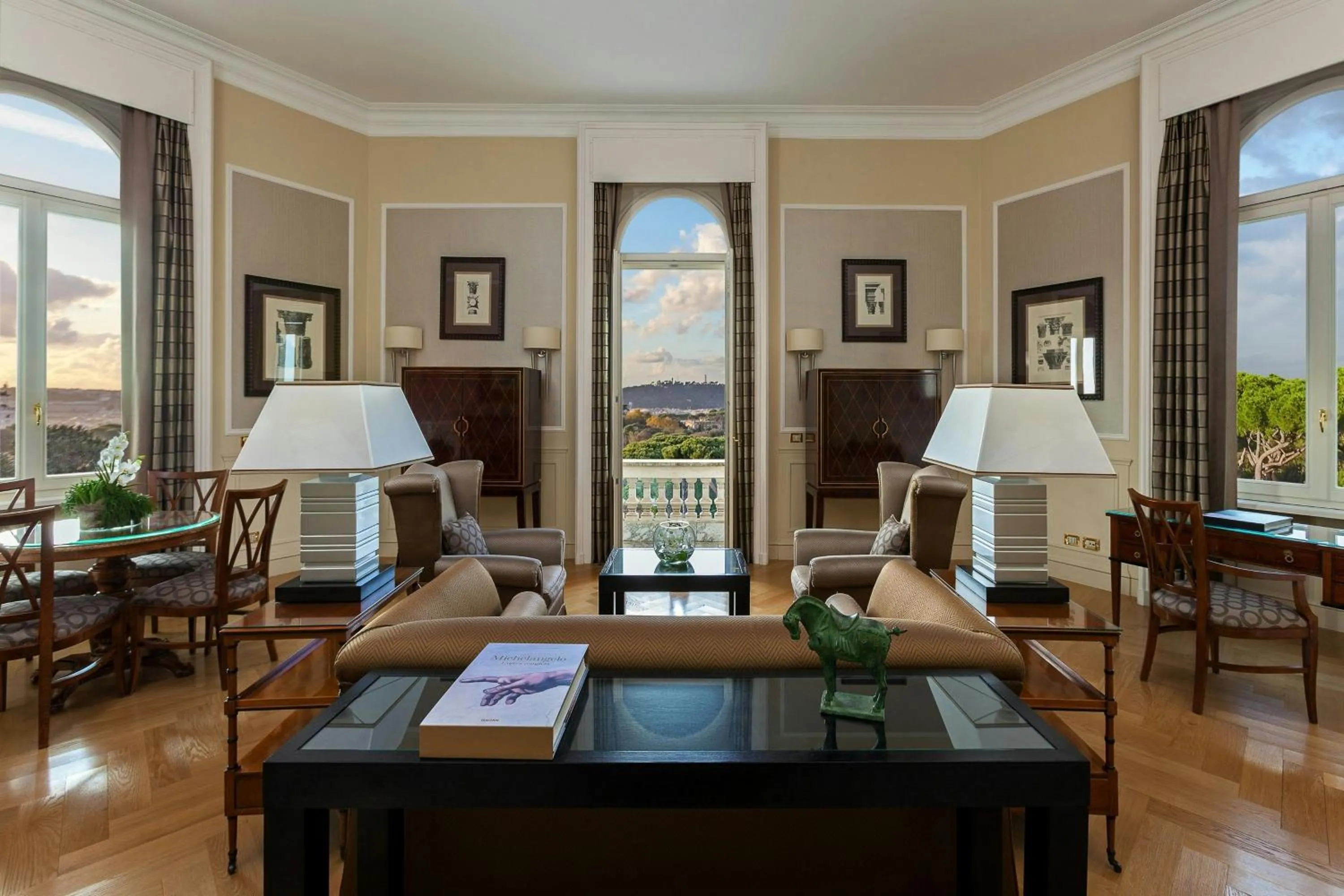 Living room in Rome Marriott Grand Hotel Flora