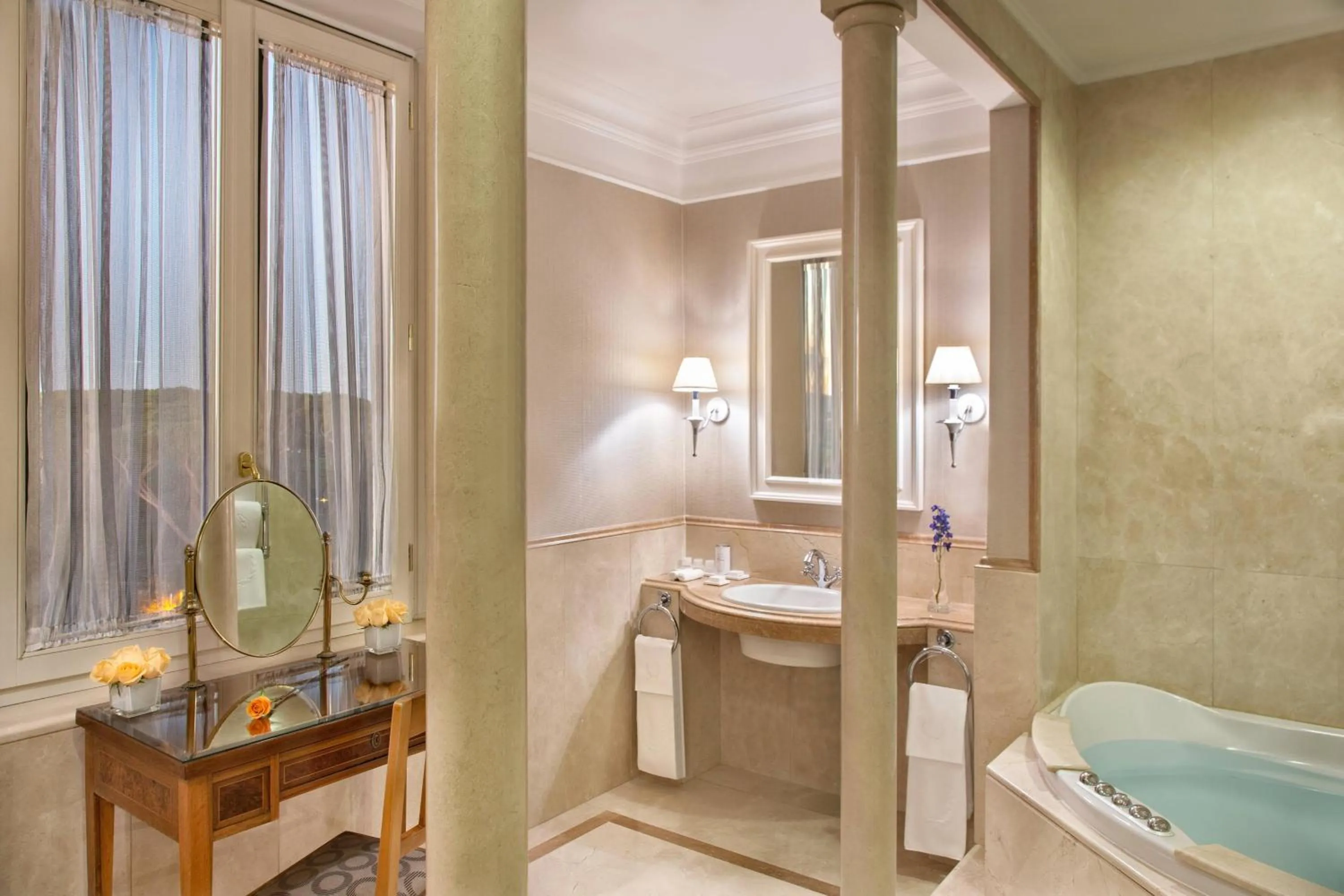 Bathroom in Rome Marriott Grand Hotel Flora