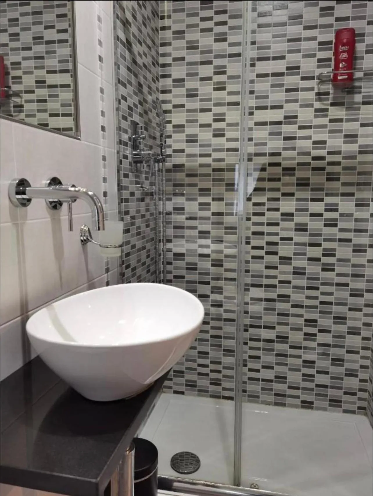 Bathroom in AV Domus Vatican St.Peter B&B