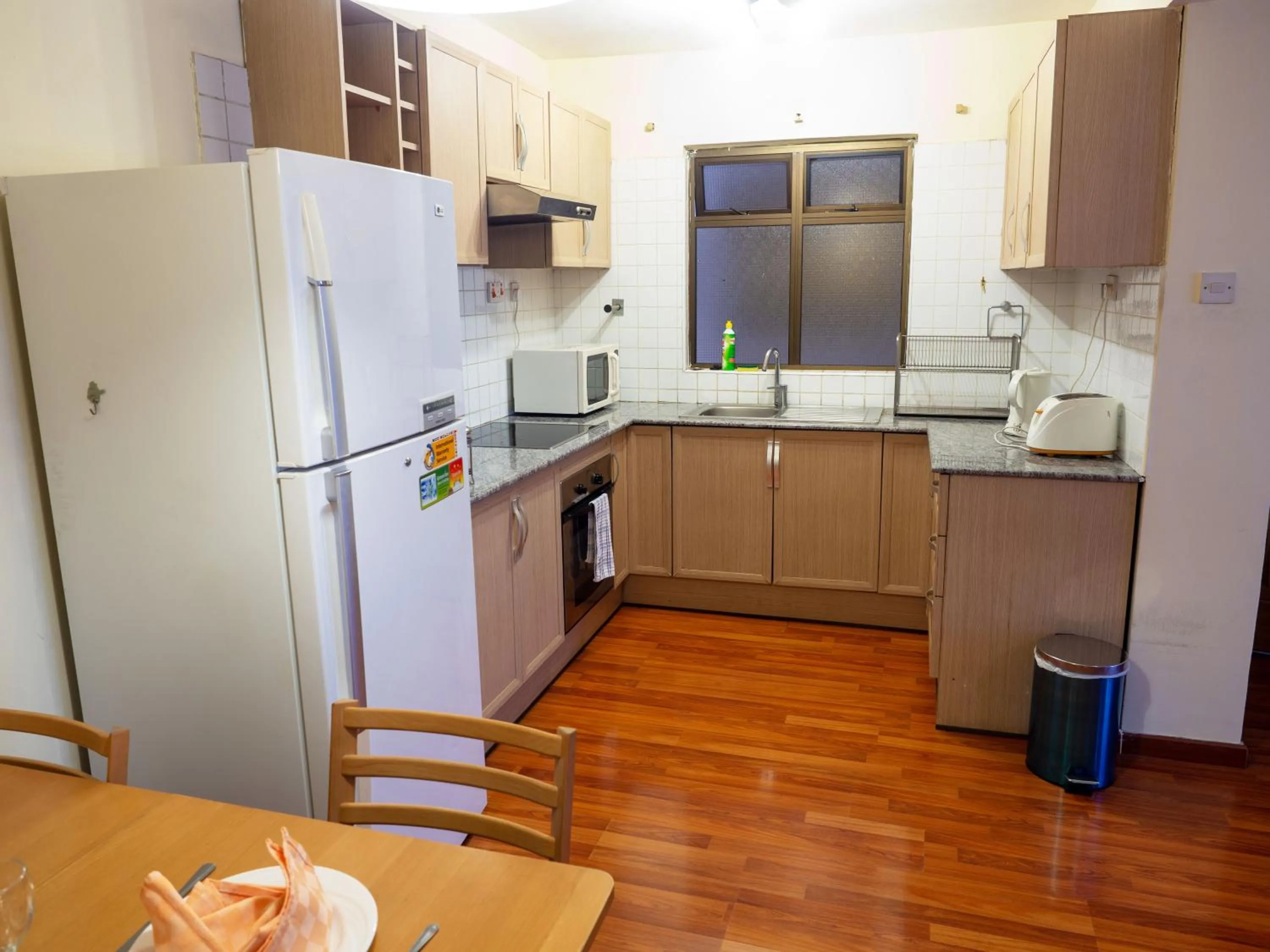 Kitchen or kitchenette in Kates Apartments
