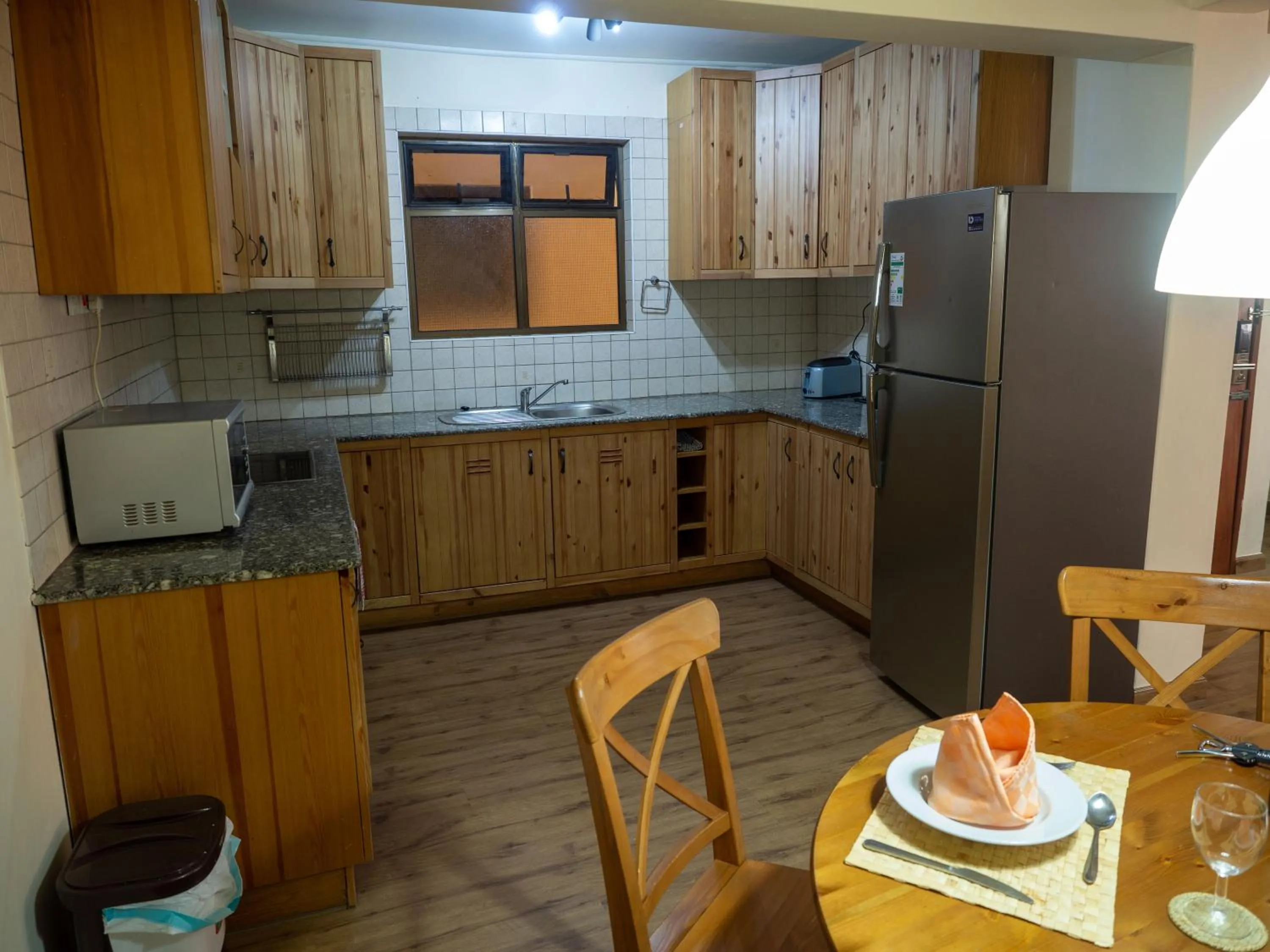 Kitchen or kitchenette in Kates Apartments