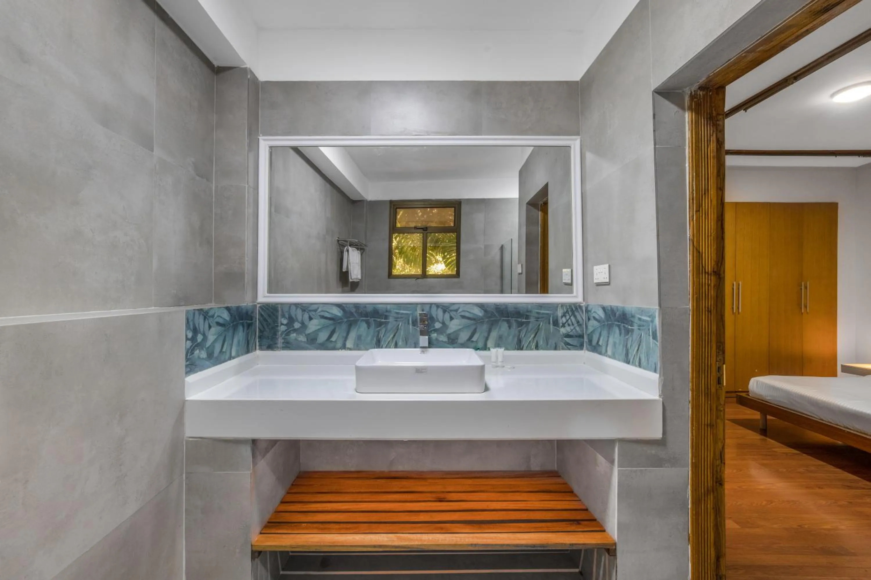 Bathroom, Bed in Kates Apartments