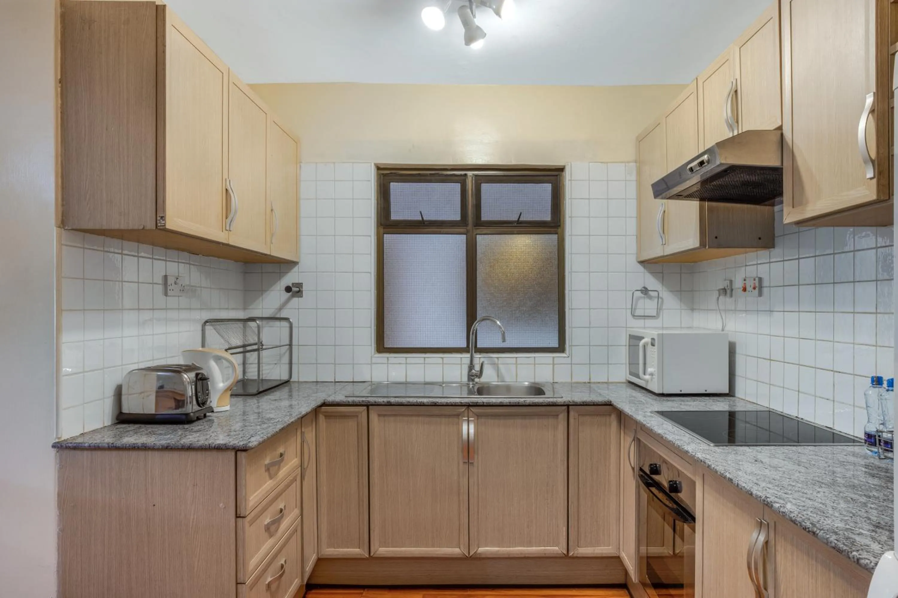 Kitchen or kitchenette in Kates Apartments
