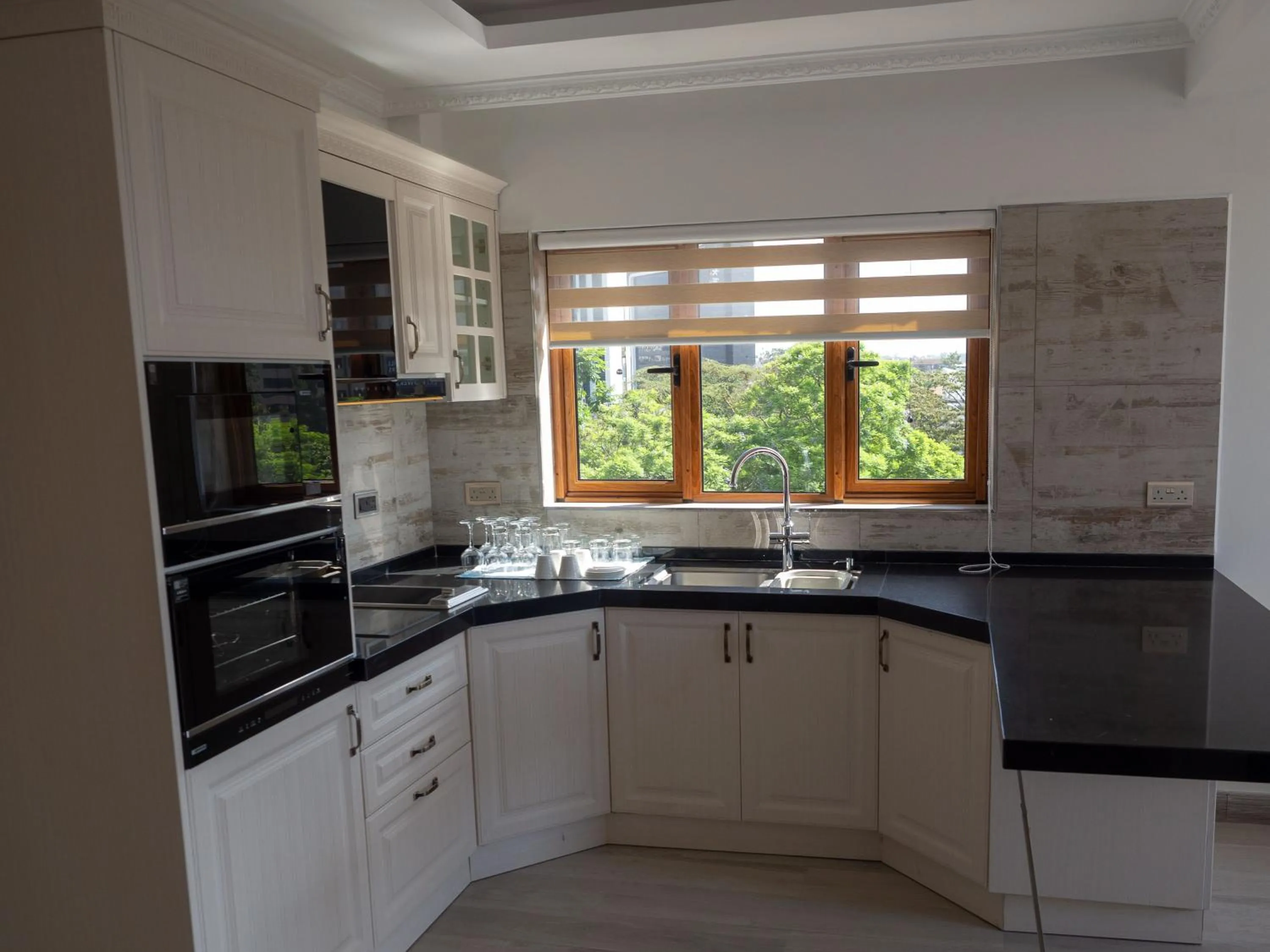 Kitchen or kitchenette in Kates Apartments