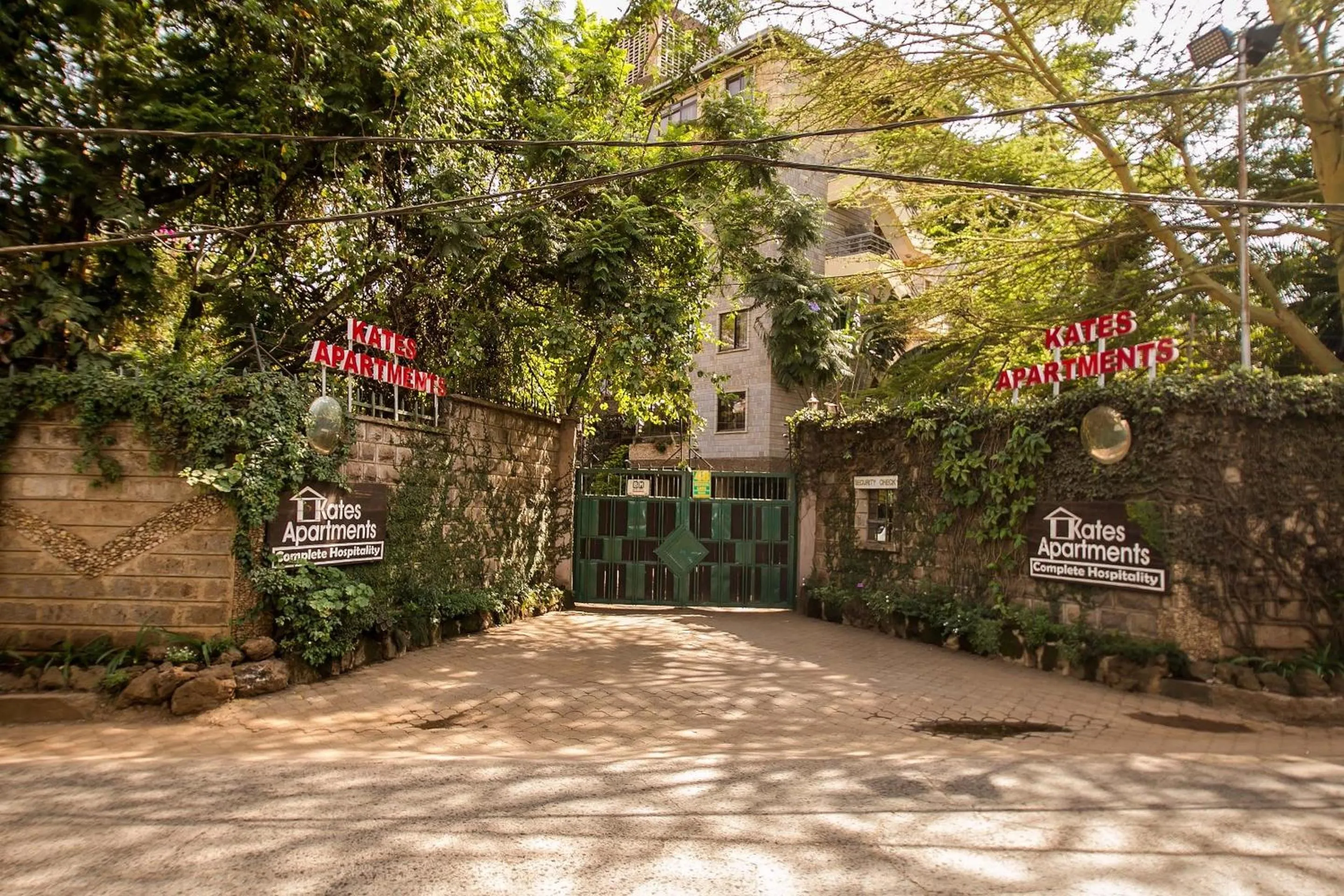 Facade/entrance in Kates Apartments