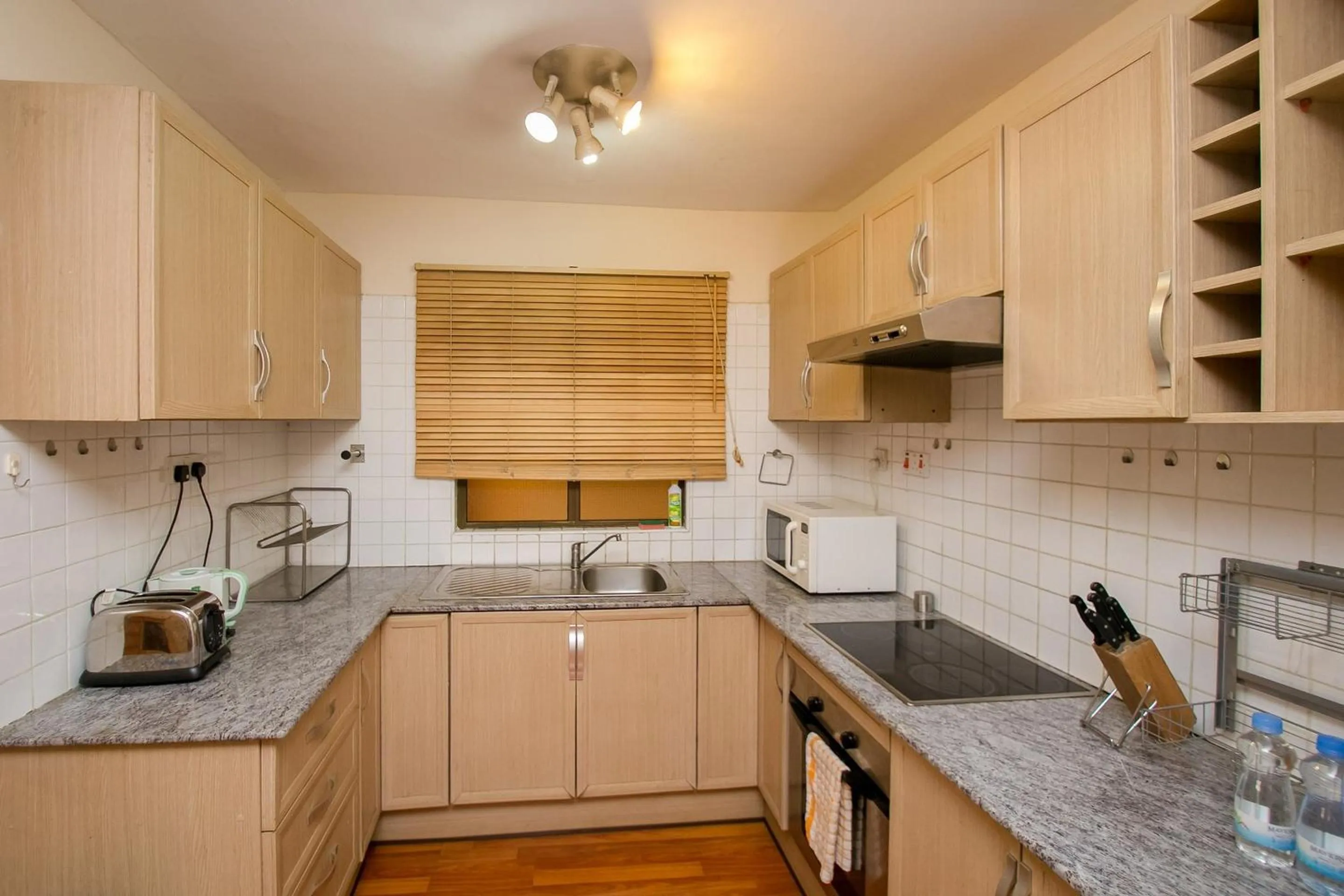 Kitchen or kitchenette in Kates Apartments