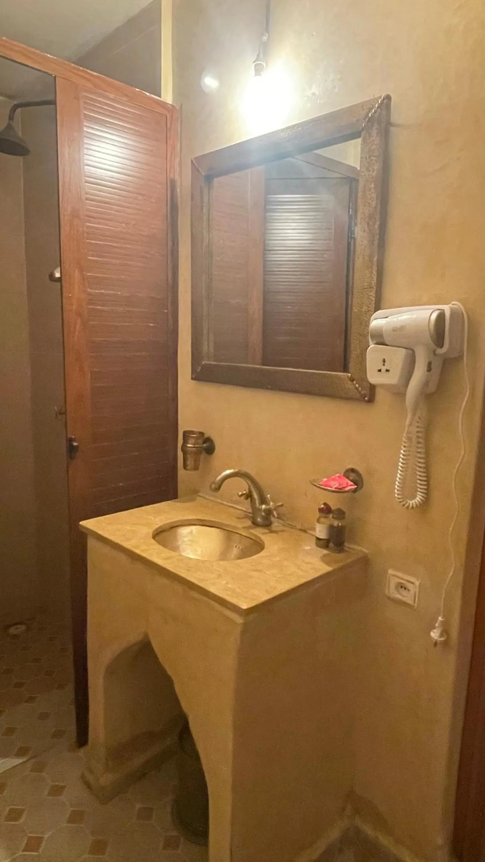 Shower in Riad Jenan Adam