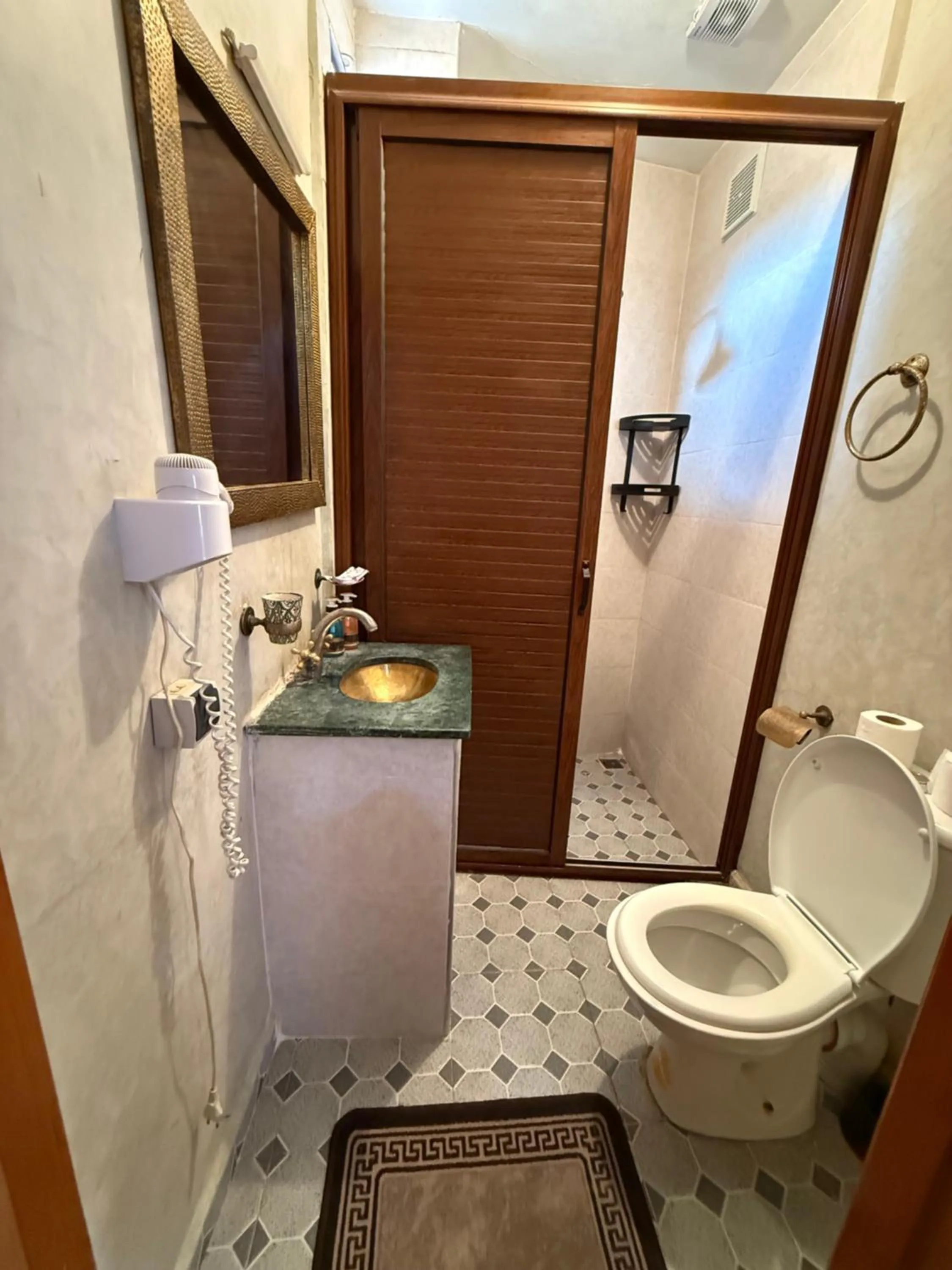 Shower in Riad Jenan Adam