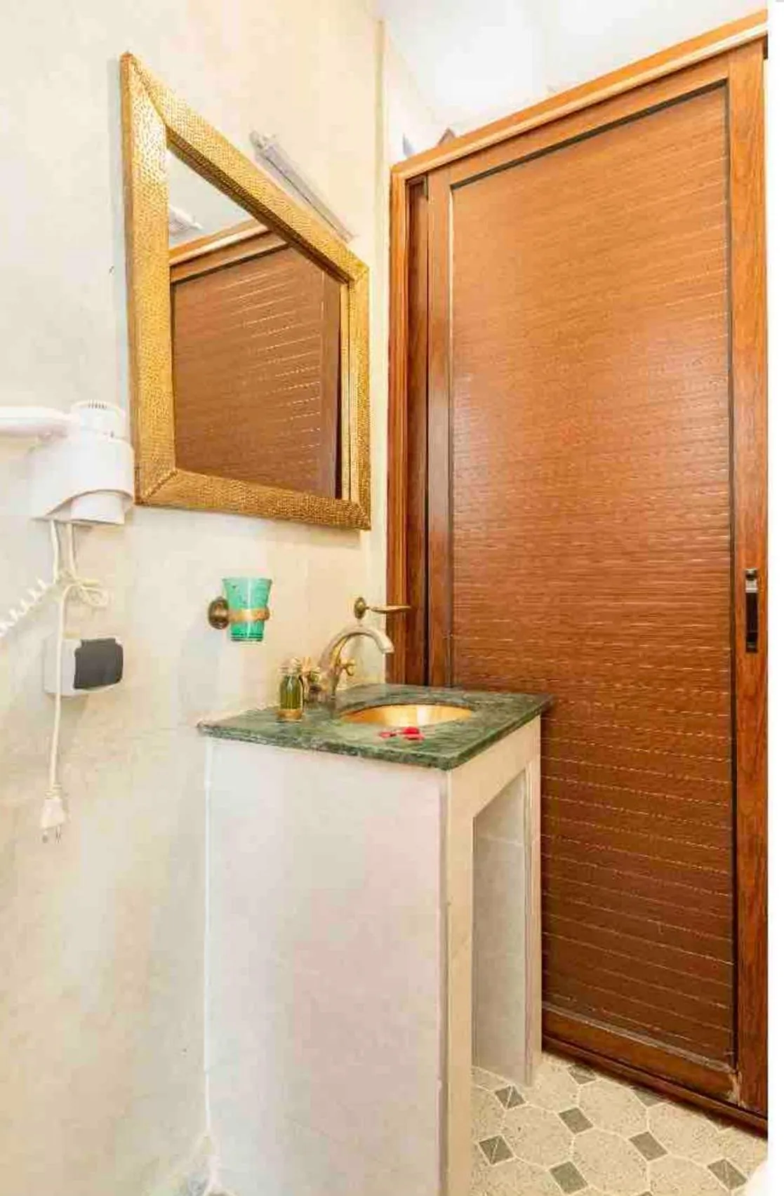 Shower in Riad Jenan Adam