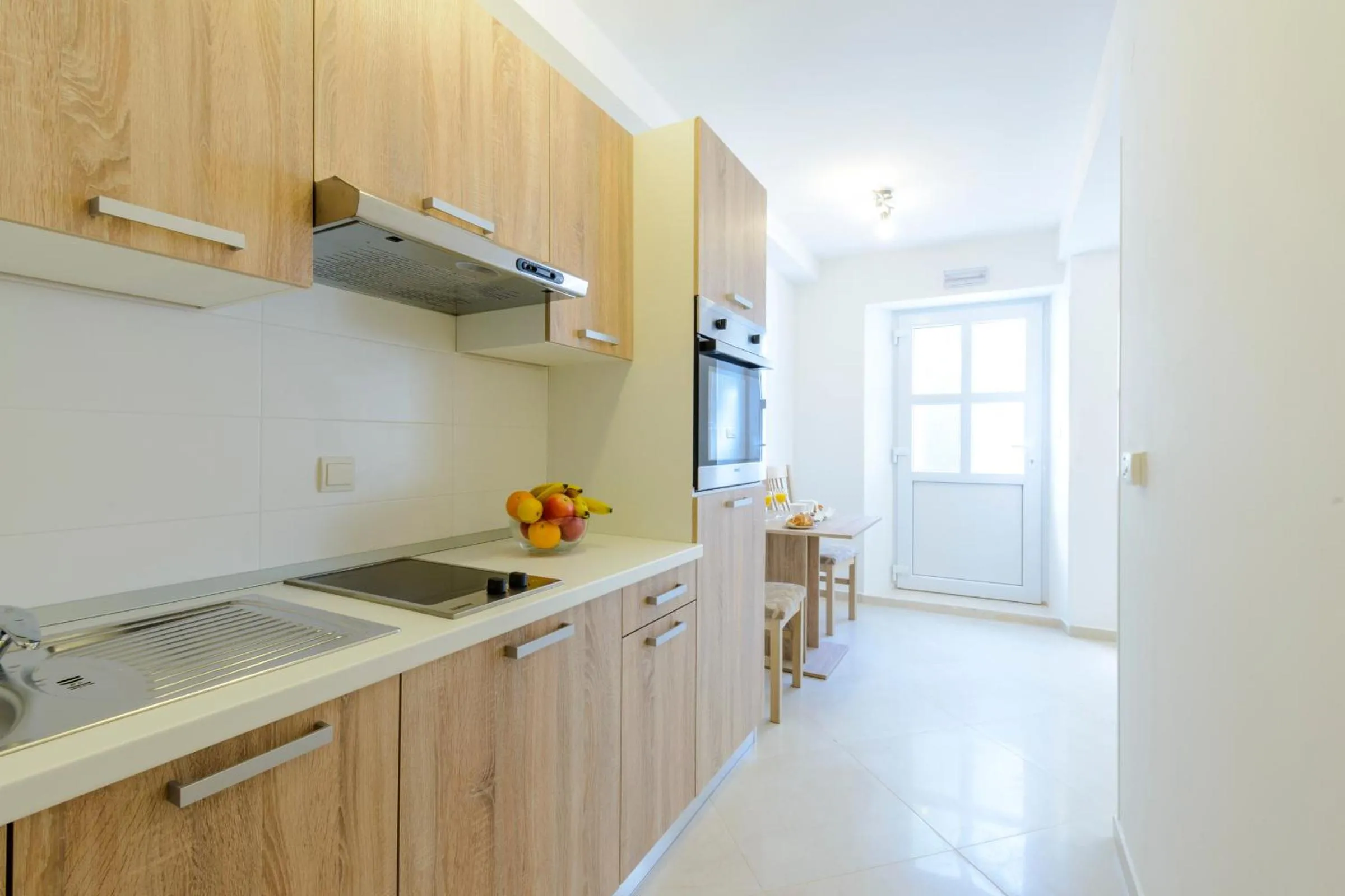 Restaurant/places to eat in Imperium Apartments