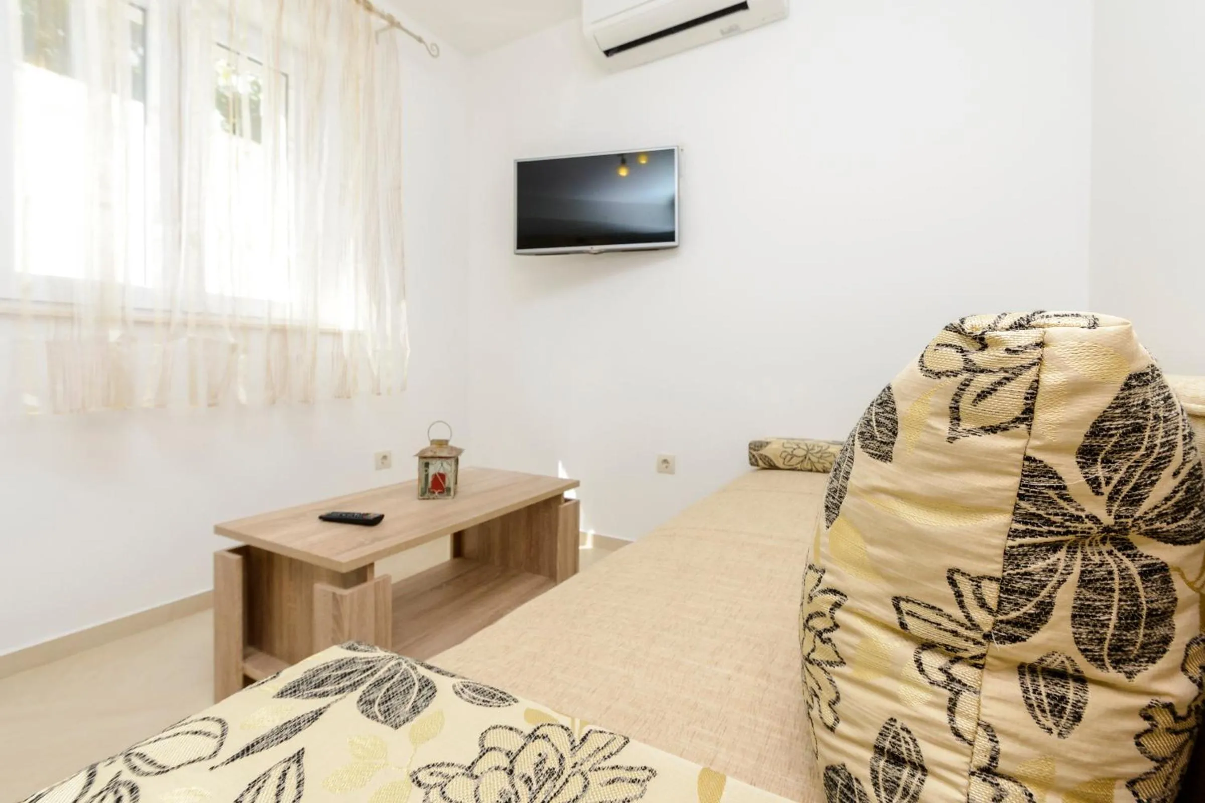Communal lounge/ TV room in Imperium Apartments