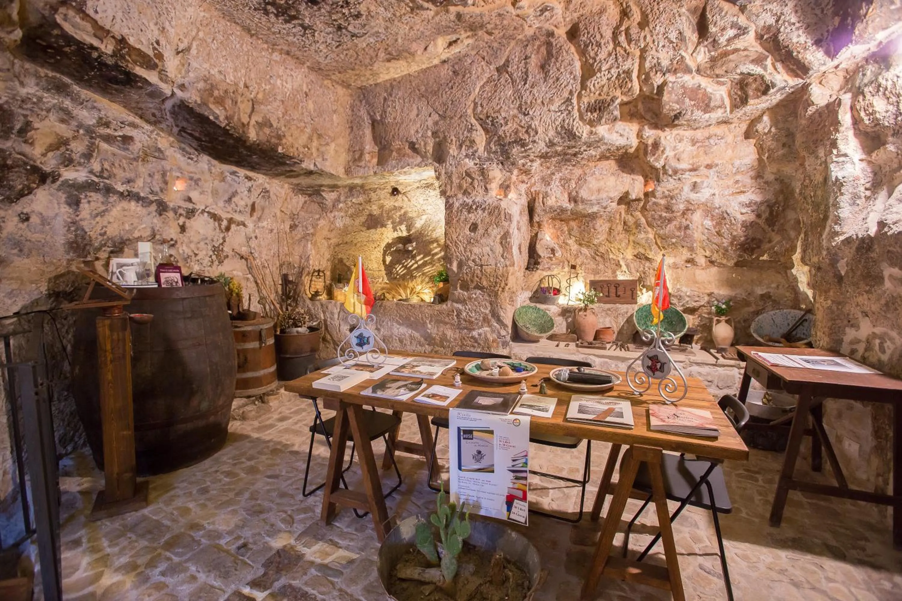 Meeting/conference room in Si-Moutique, le Case-grotte degli Avi 2