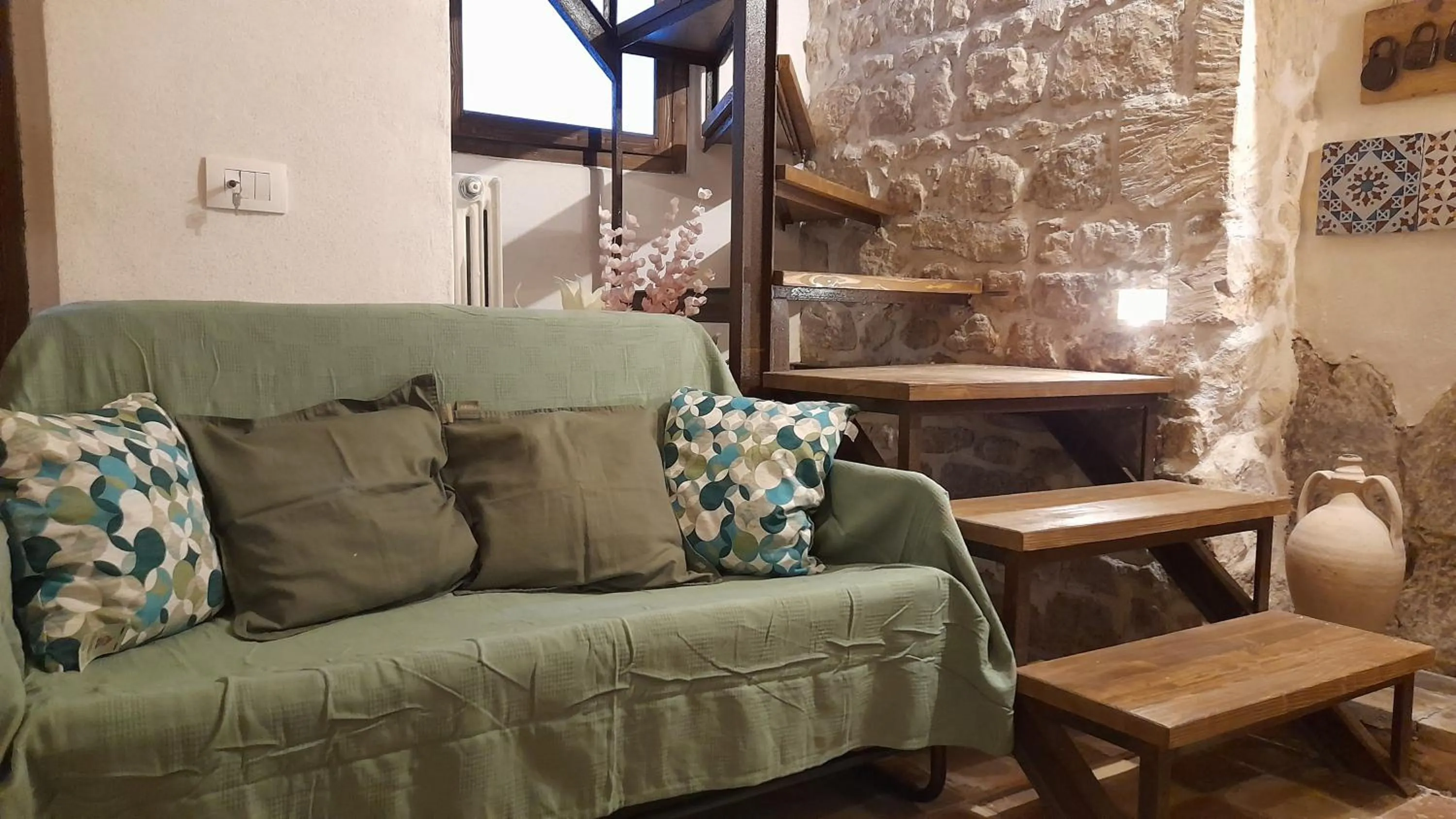 Photo of the whole room in Si-Moutique, le Case-grotte degli Avi 2