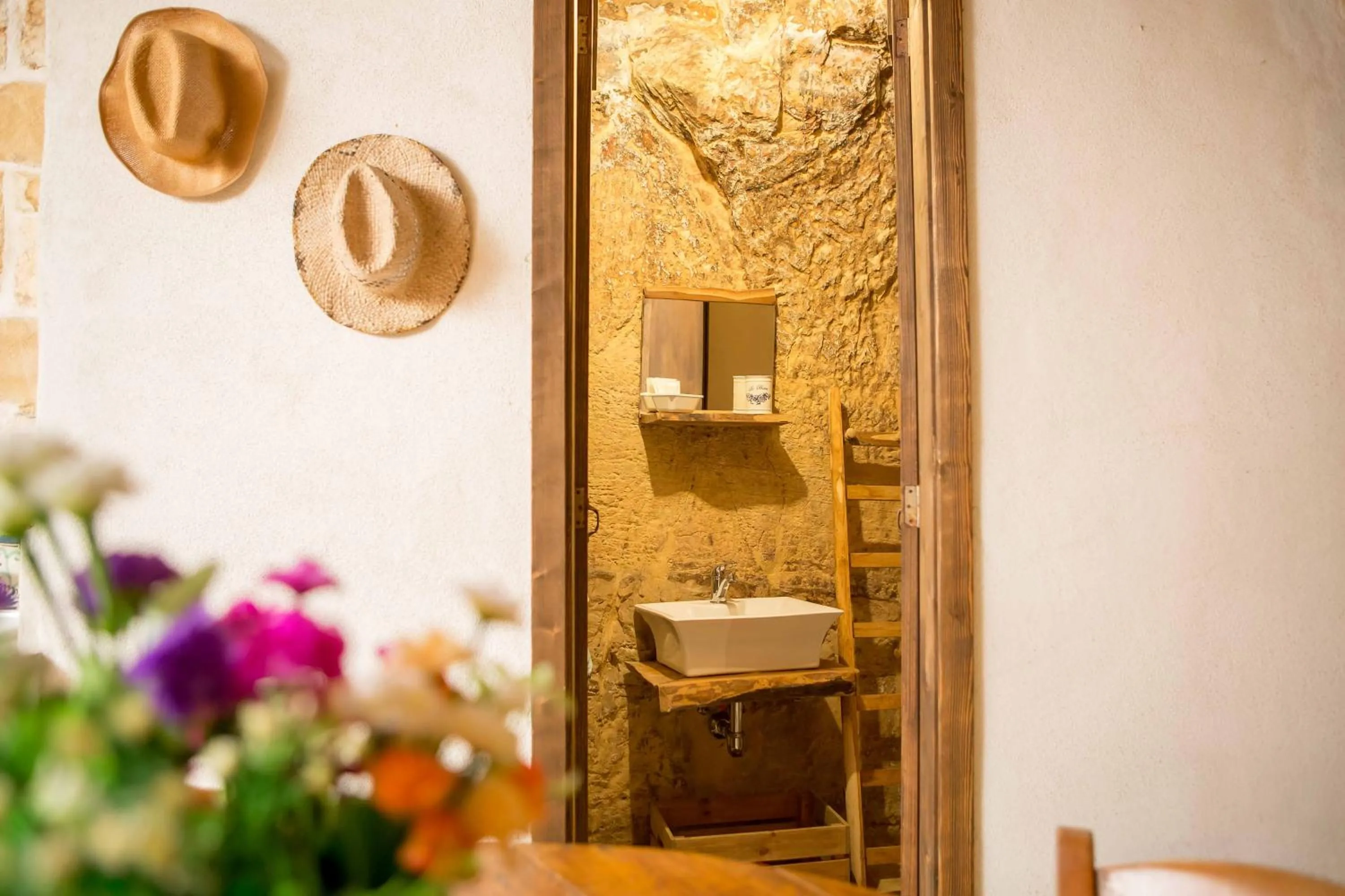 Bathroom in Si-Moutique, le Case-grotte degli Avi 2