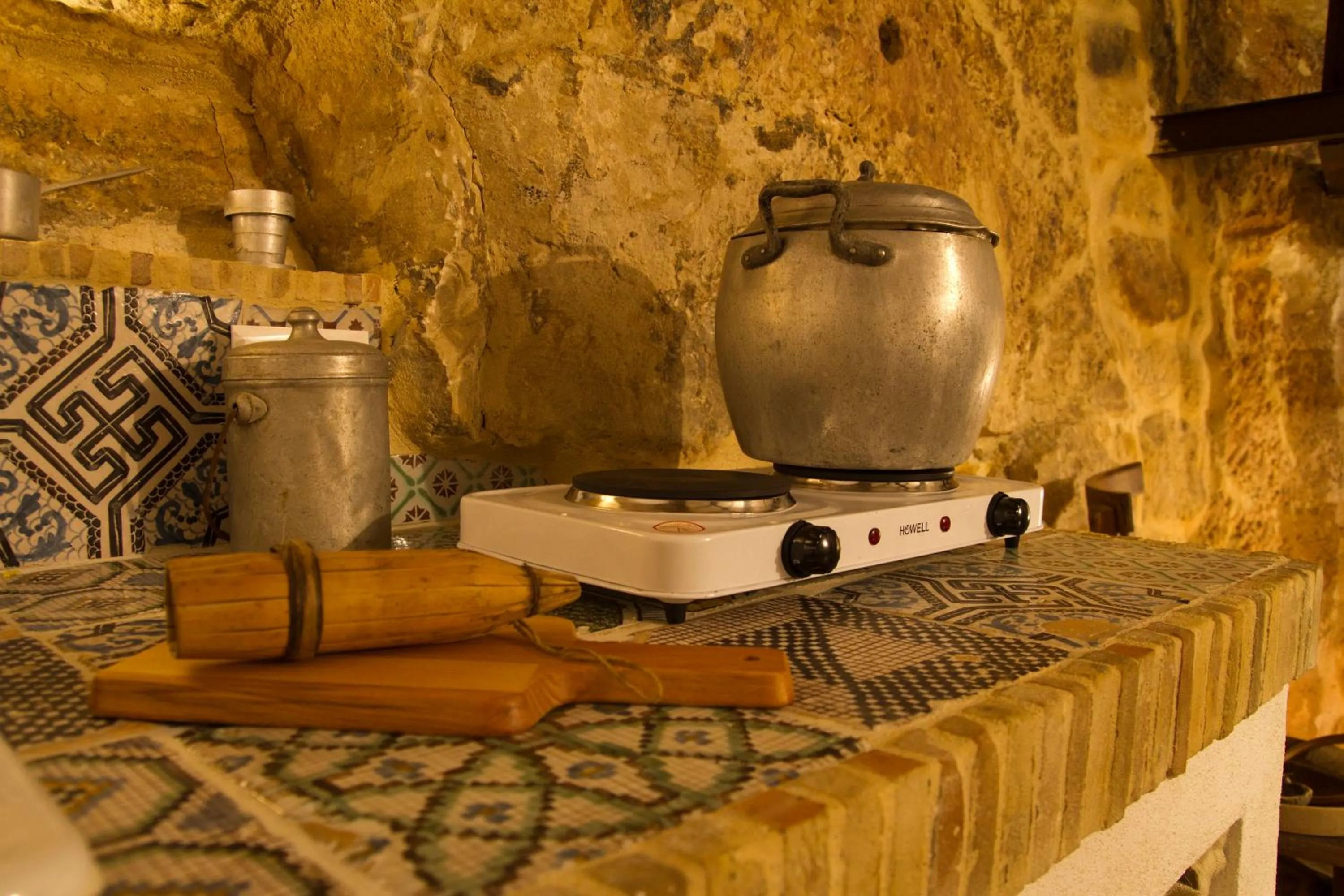 Decorative detail in Si-Moutique, le Case-grotte degli Avi 2