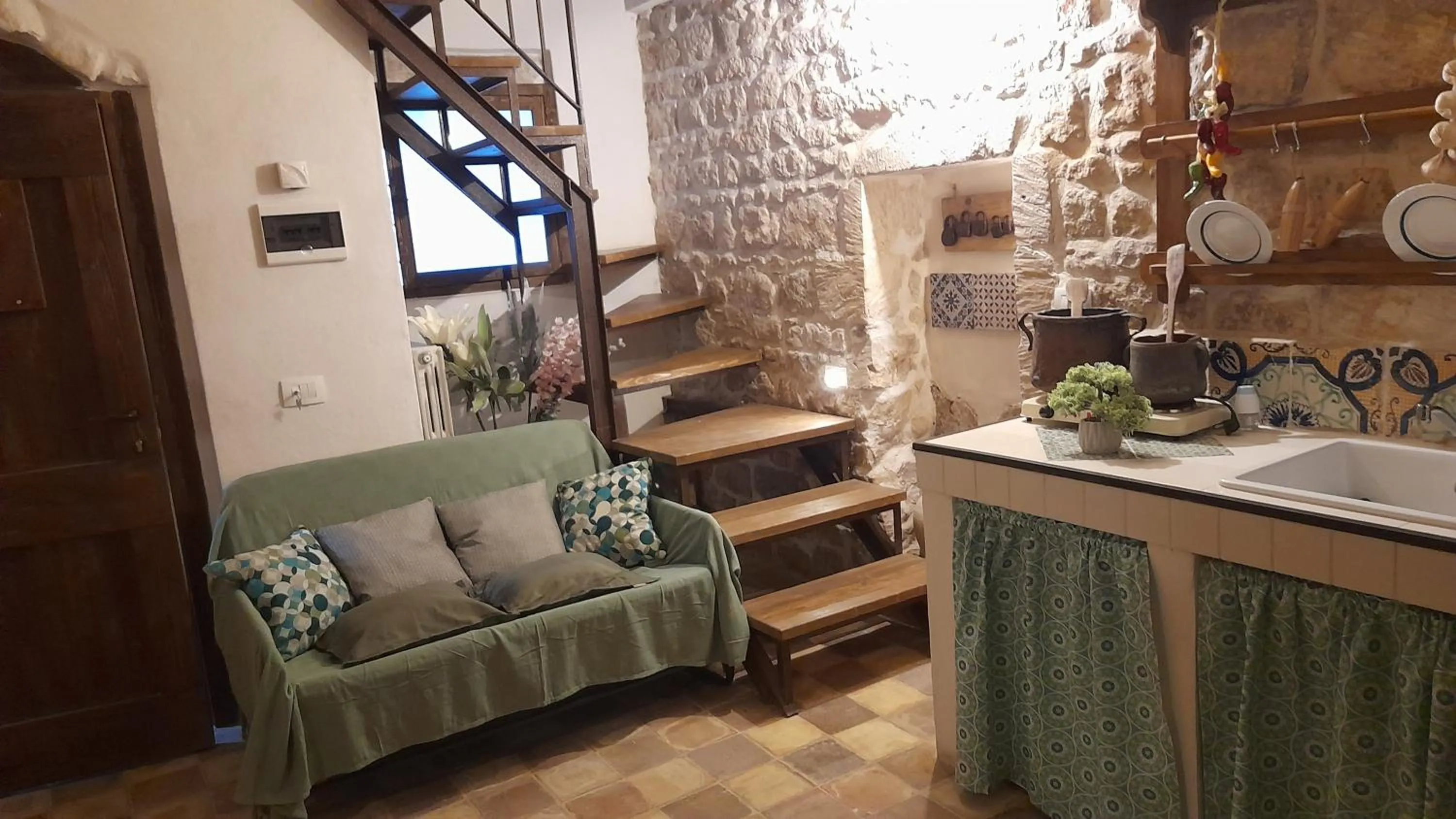 Photo of the whole room in Si-Moutique, le Case-grotte degli Avi 2