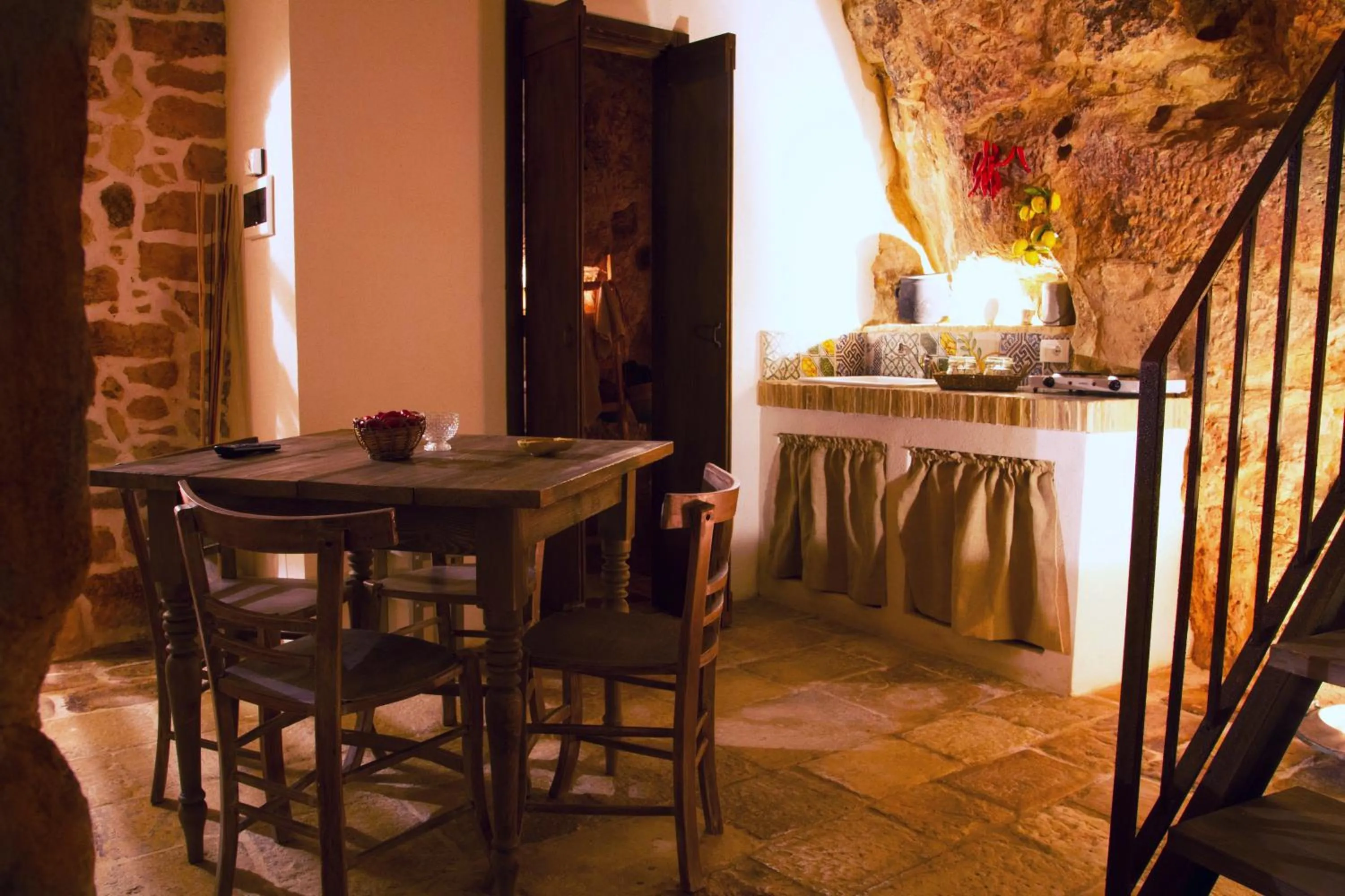Kitchen or kitchenette in Si-Moutique, le Case-grotte degli Avi 2