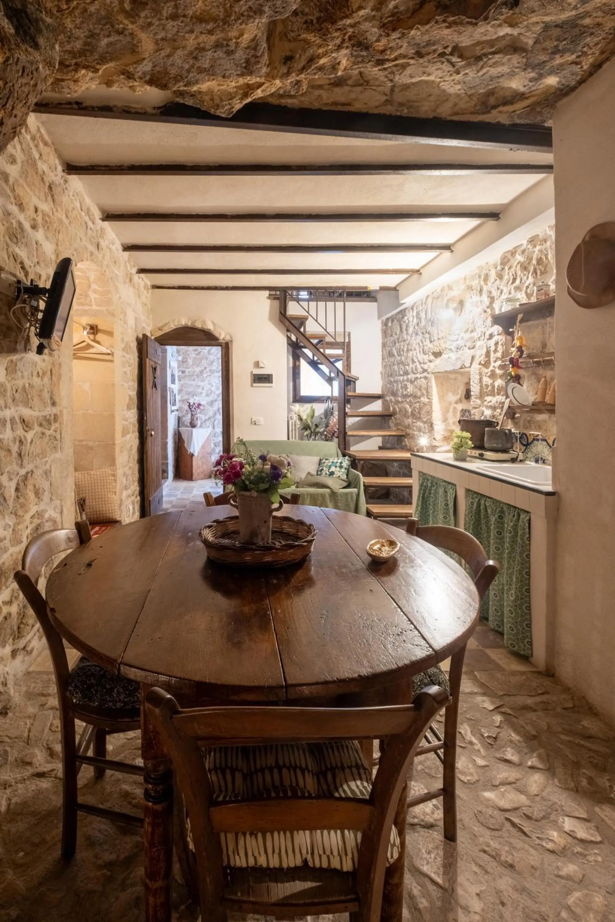 Lunch in Si-Moutique, le Case-grotte degli Avi 2