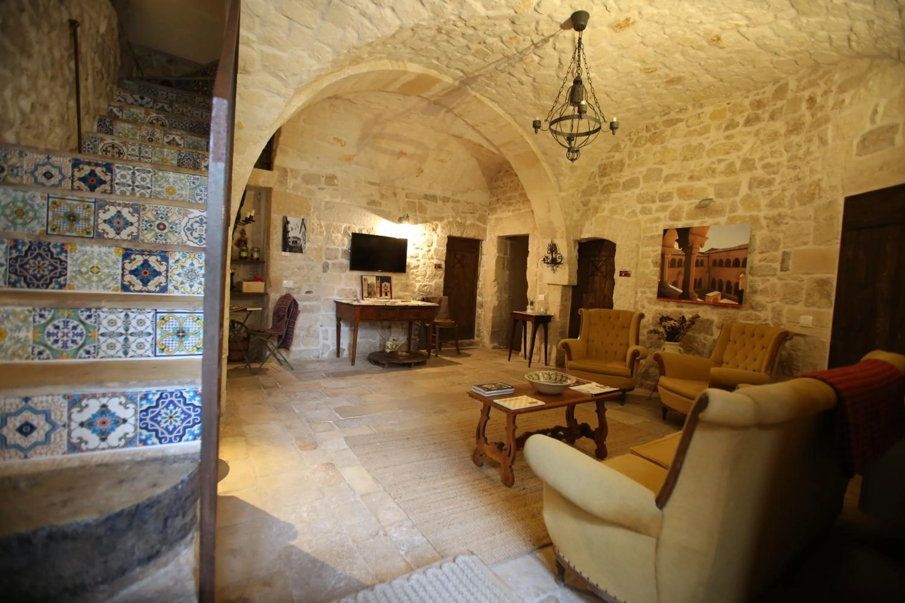 Lobby or reception in Si-Moutique, le Case-grotte degli Avi 2
