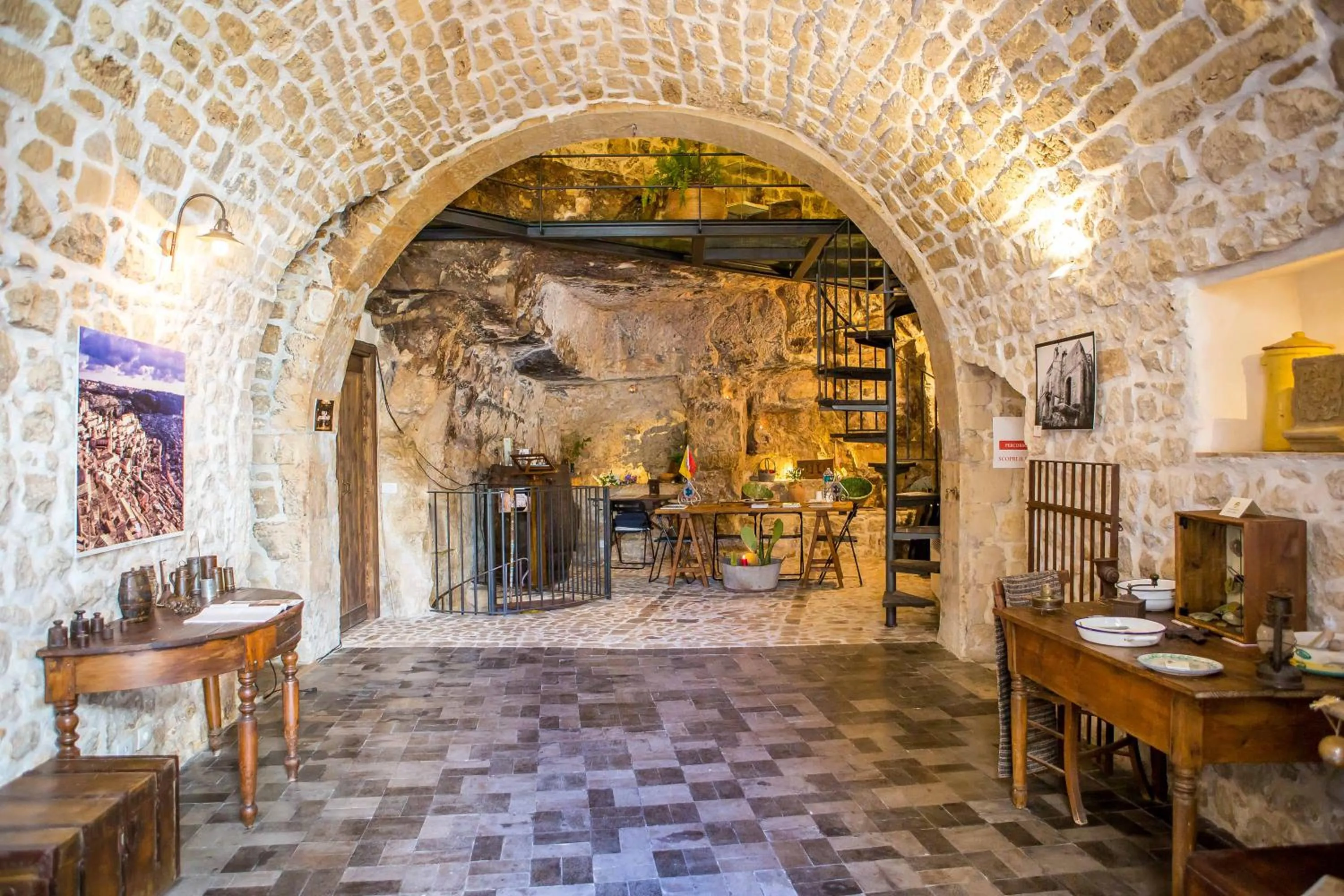 Business facilities in Si-Moutique, le Case-grotte degli Avi 2