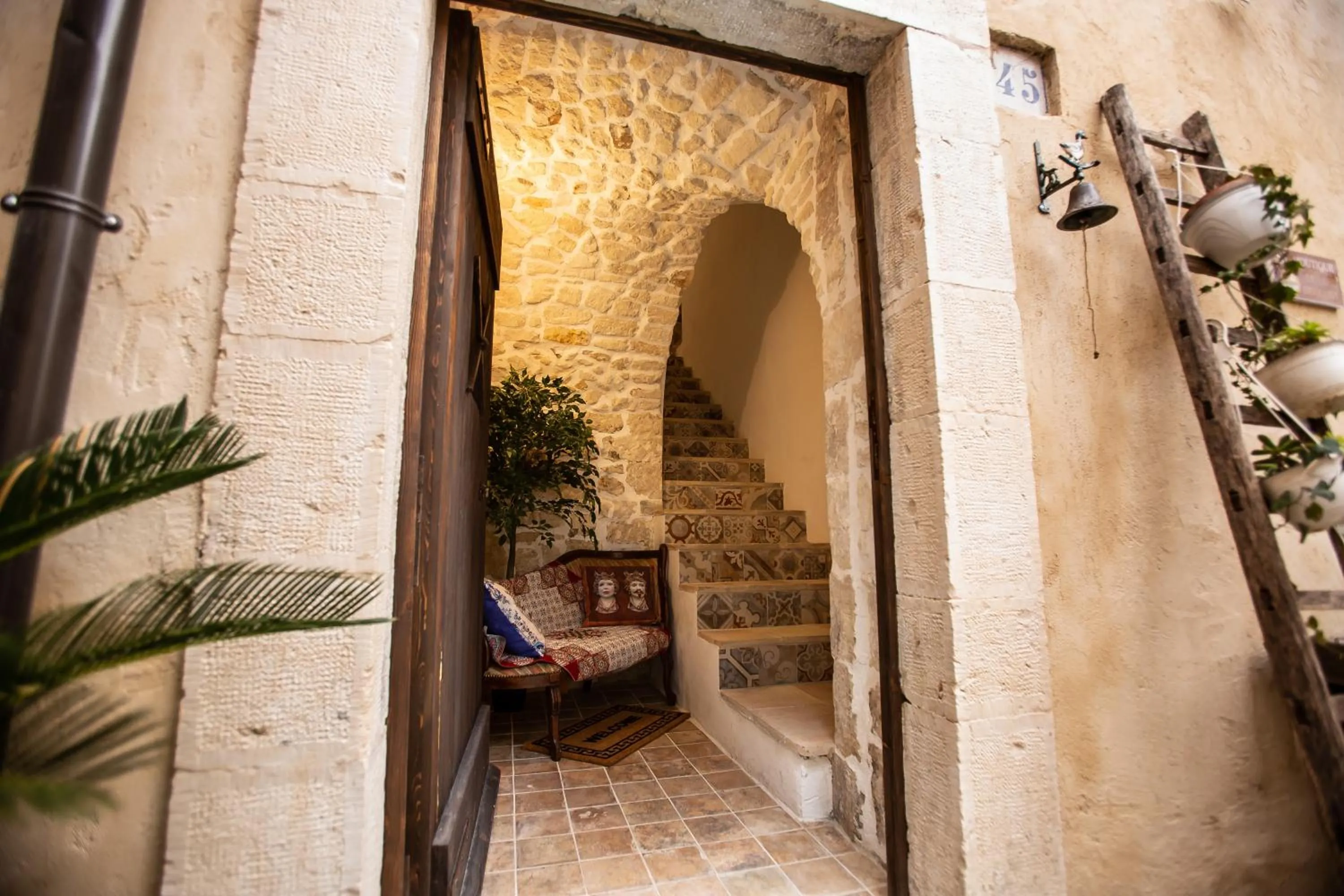 Facade/entrance in Si-Moutique, le Case-grotte degli Avi 2